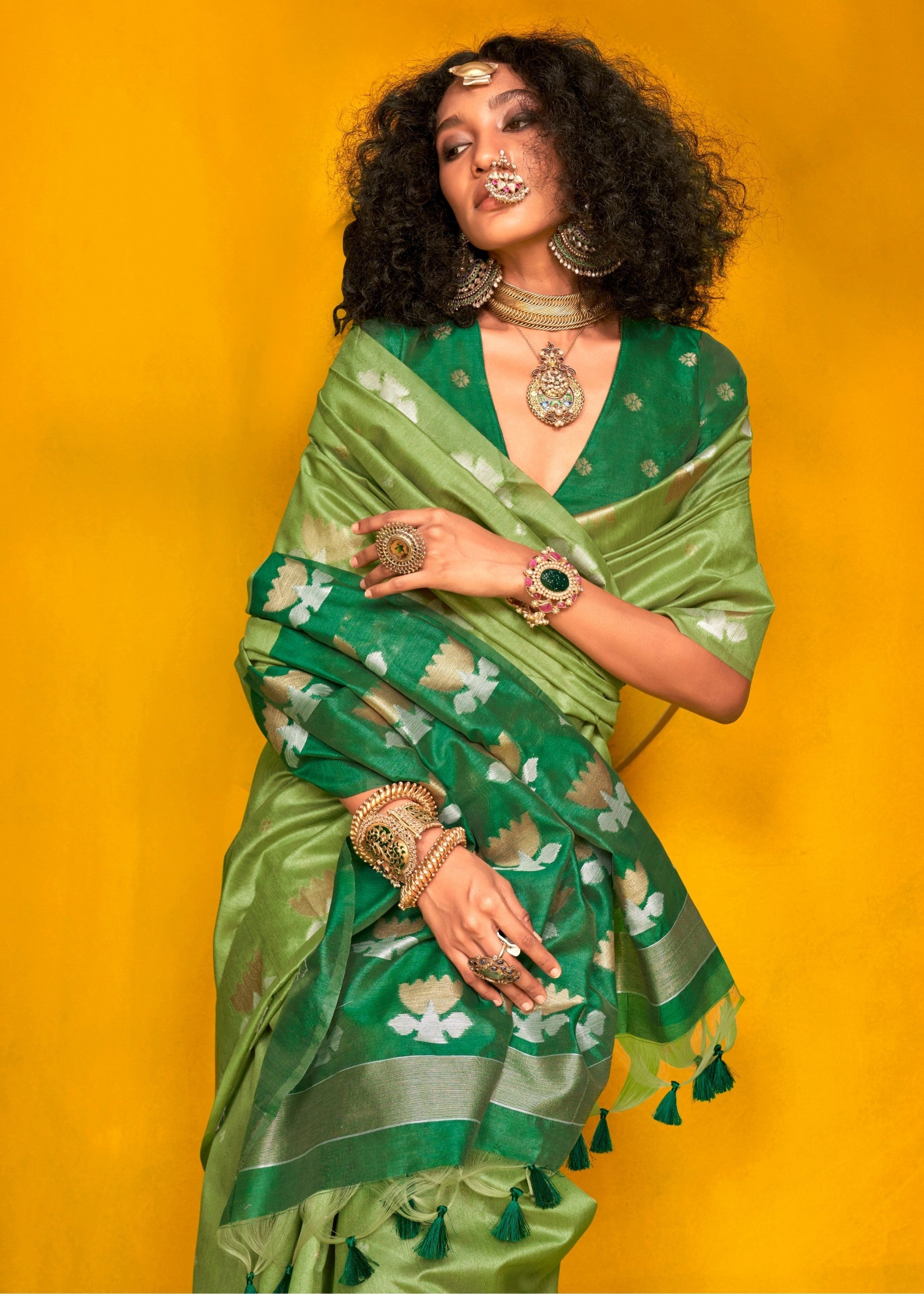 Green Tussar Handloom Weaving Silk Saree - qivii