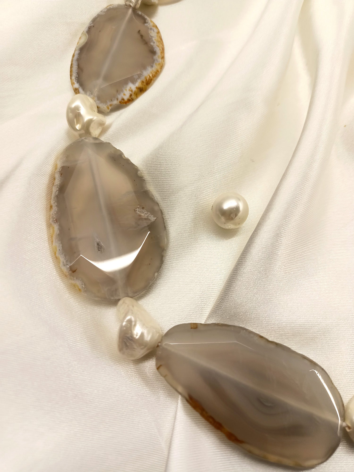 Preetika Marvel Natural Stone Necklace - qivii