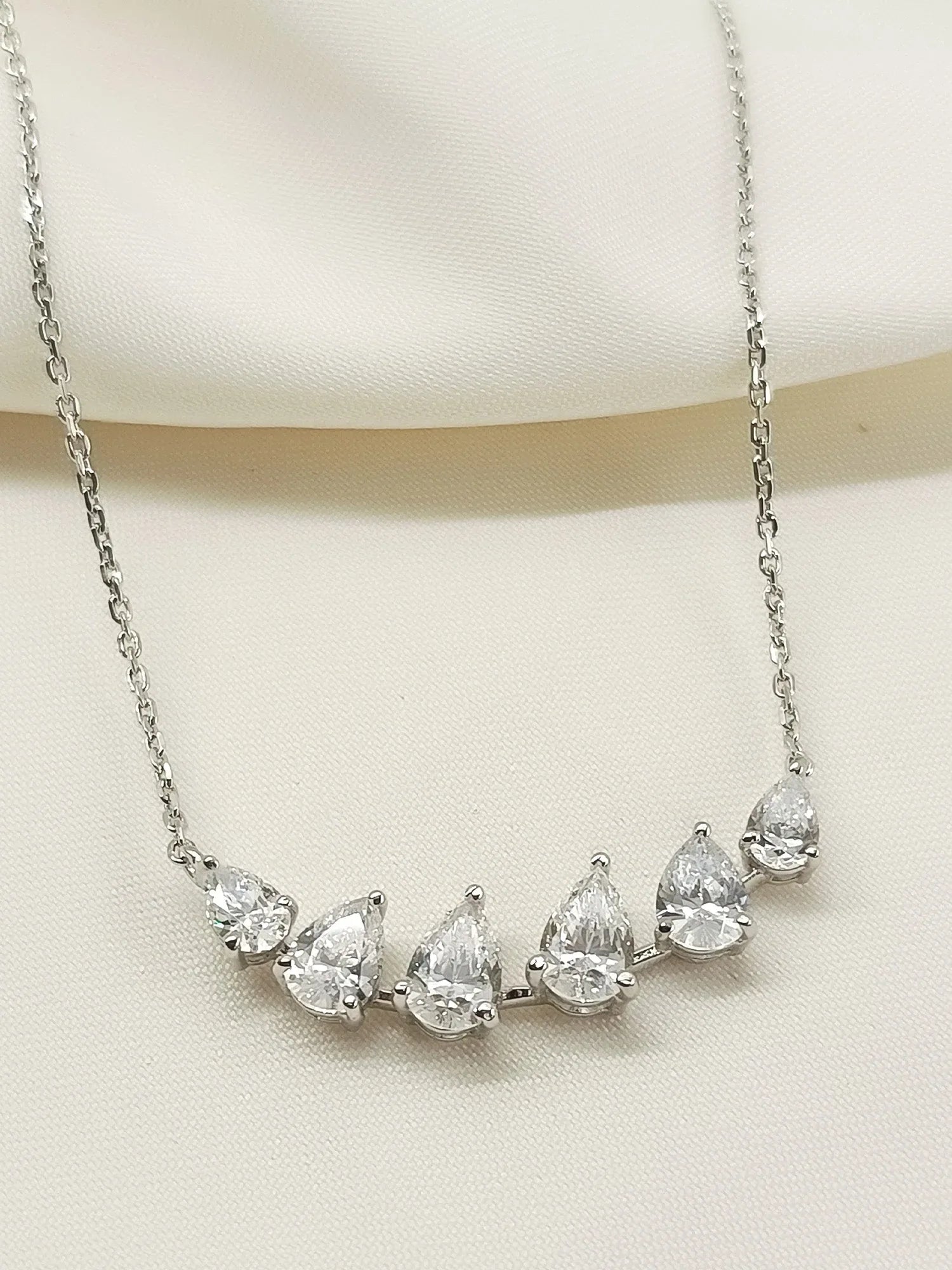 Taruna 92.5 Silver Swarovski Stone Pendal