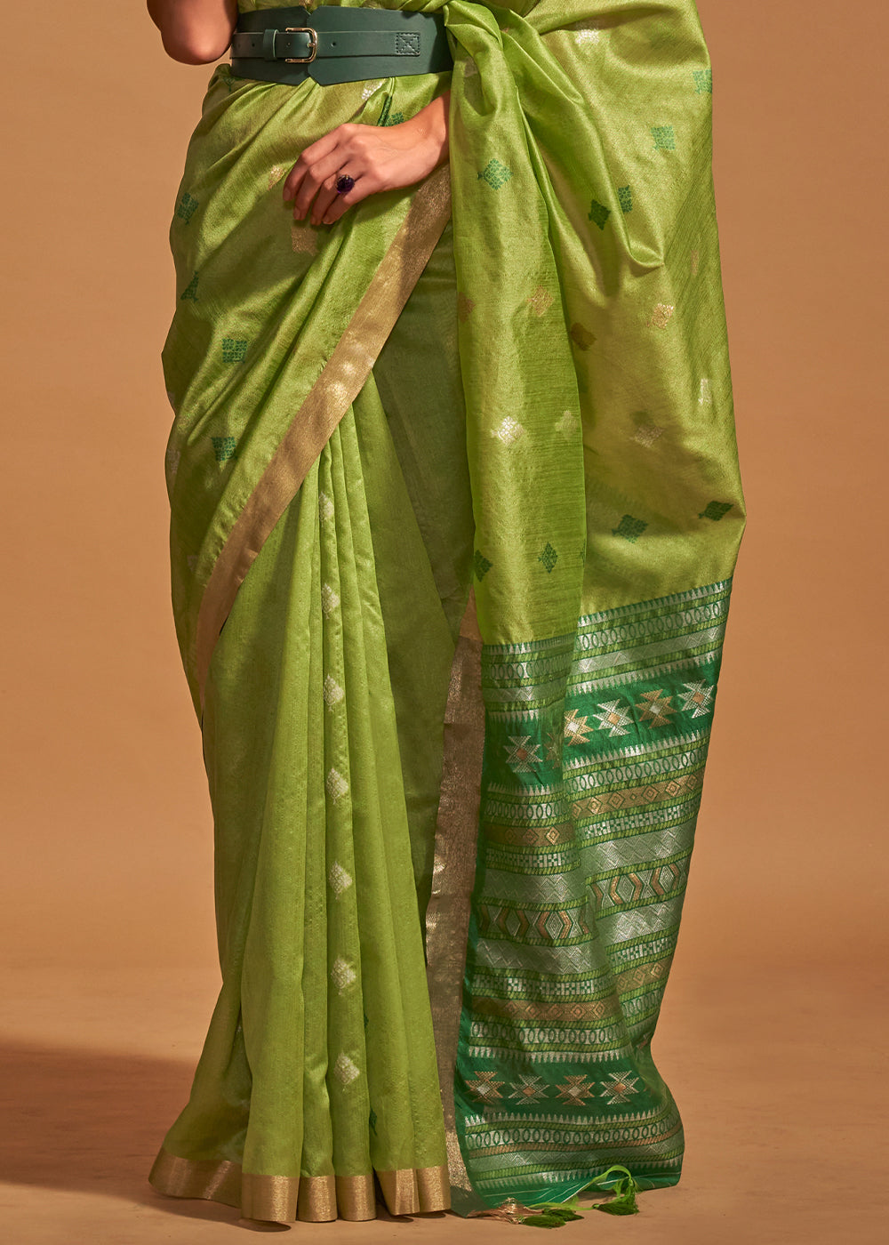 Shades Of Green Handloom Woven Silk Saree - qivii