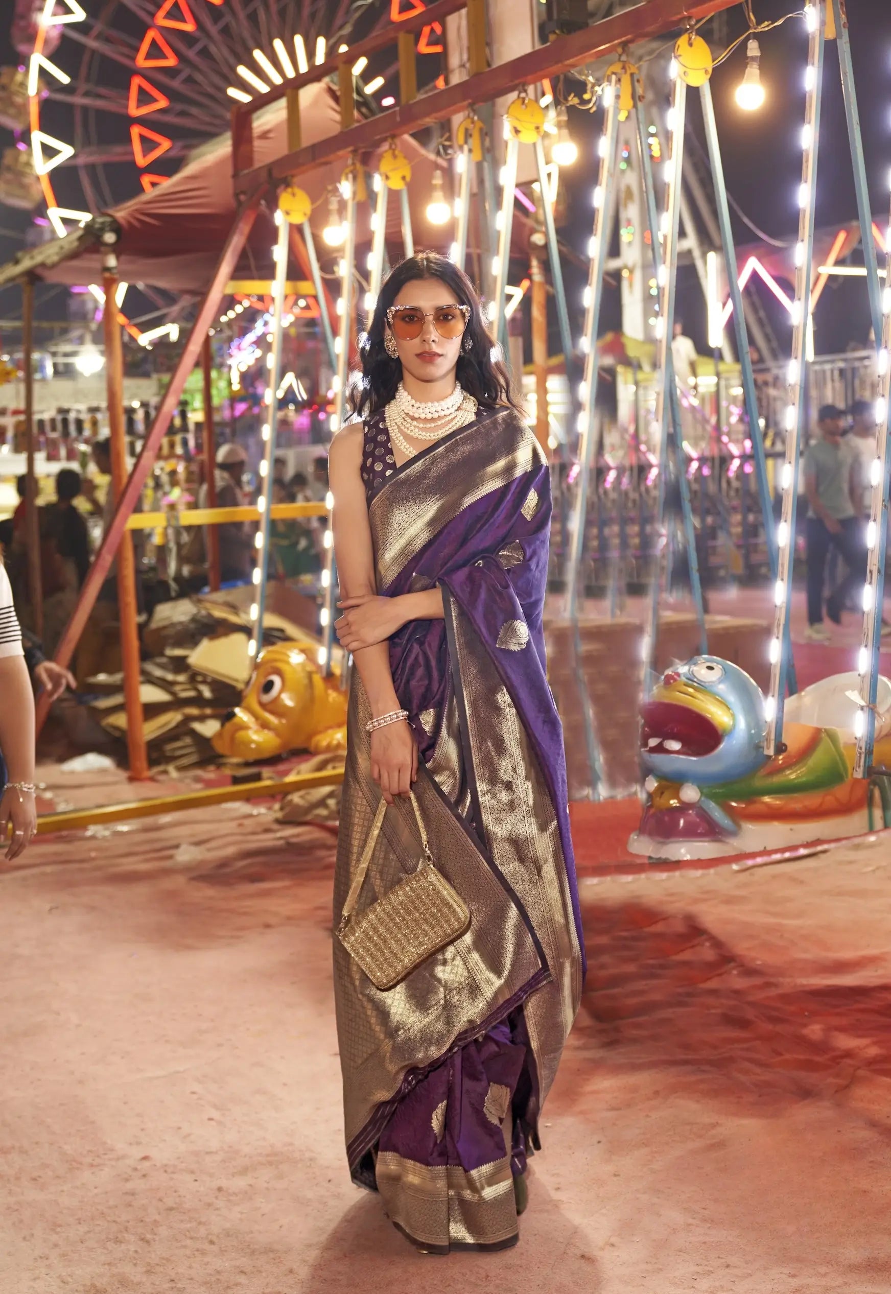 Wine Handloom Weaving Silk Saree With Handwoven Art - qivii