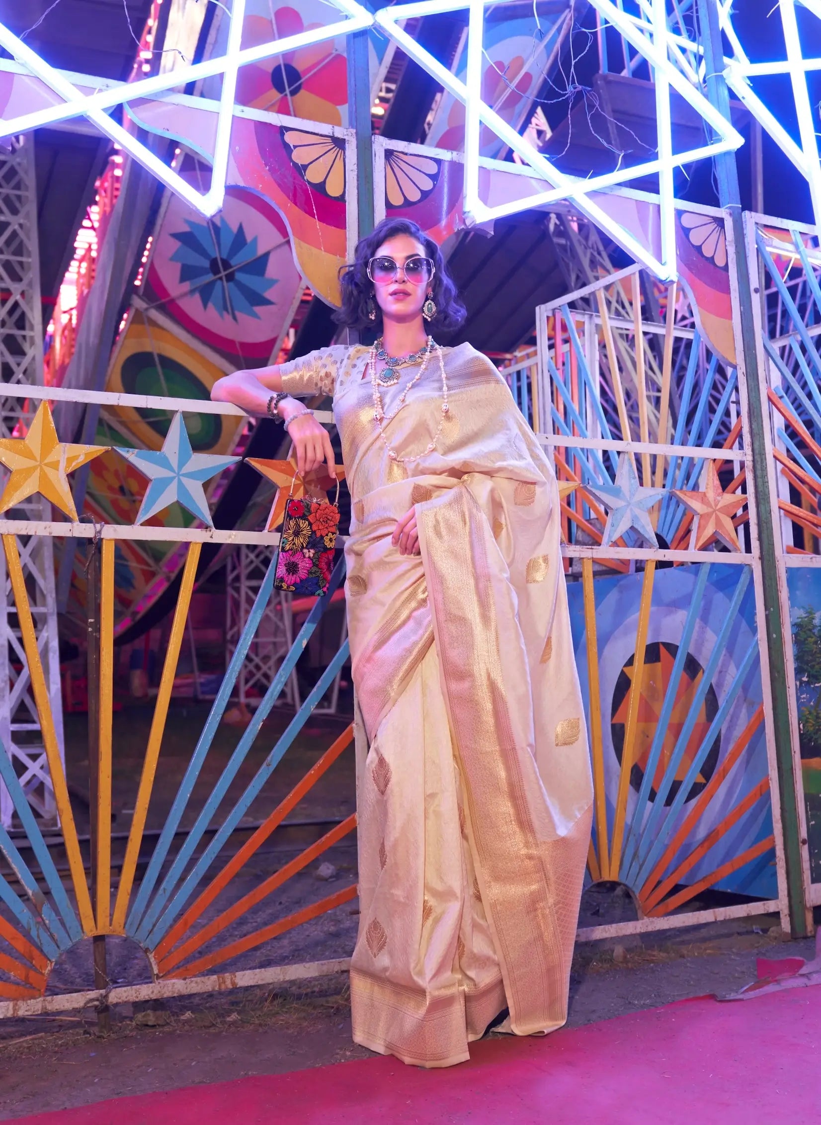 Ivory Handloom Weaving Silk Saree With Handwoven Art - qivii