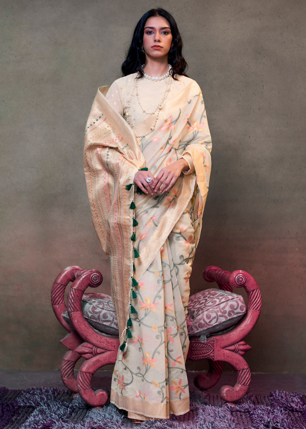 Parchment White Jamdani Handwoven Cotton Saree with Brocade Blouse - qivii