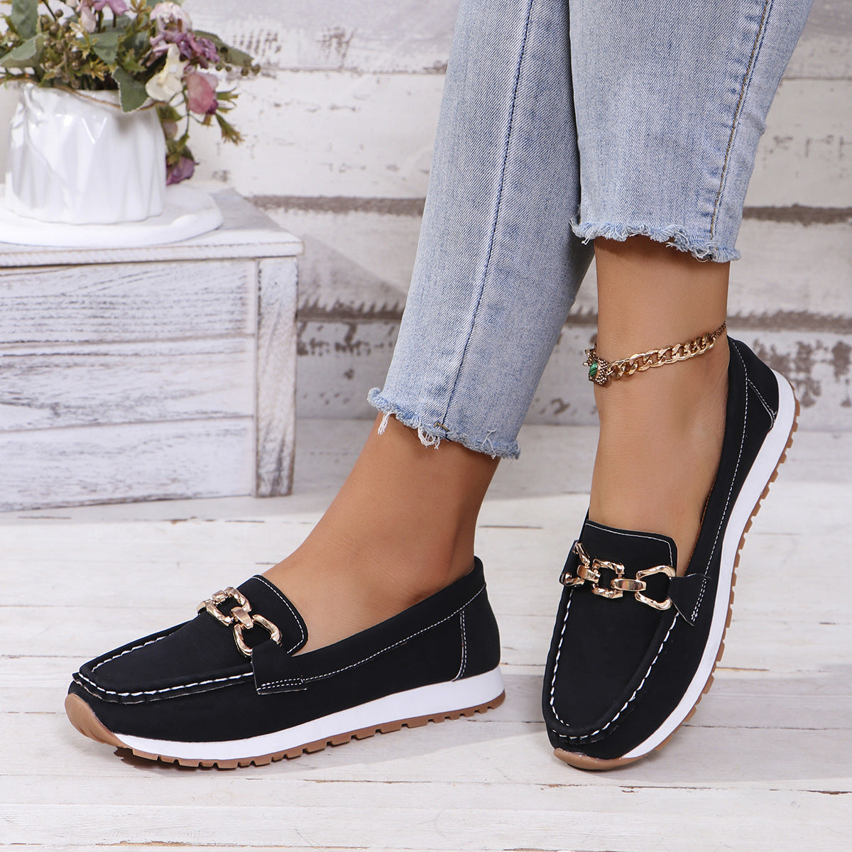 2025 Women's Plus Size Flat Loafers Metal Chain Thick-Soled Casual Shoes New Style