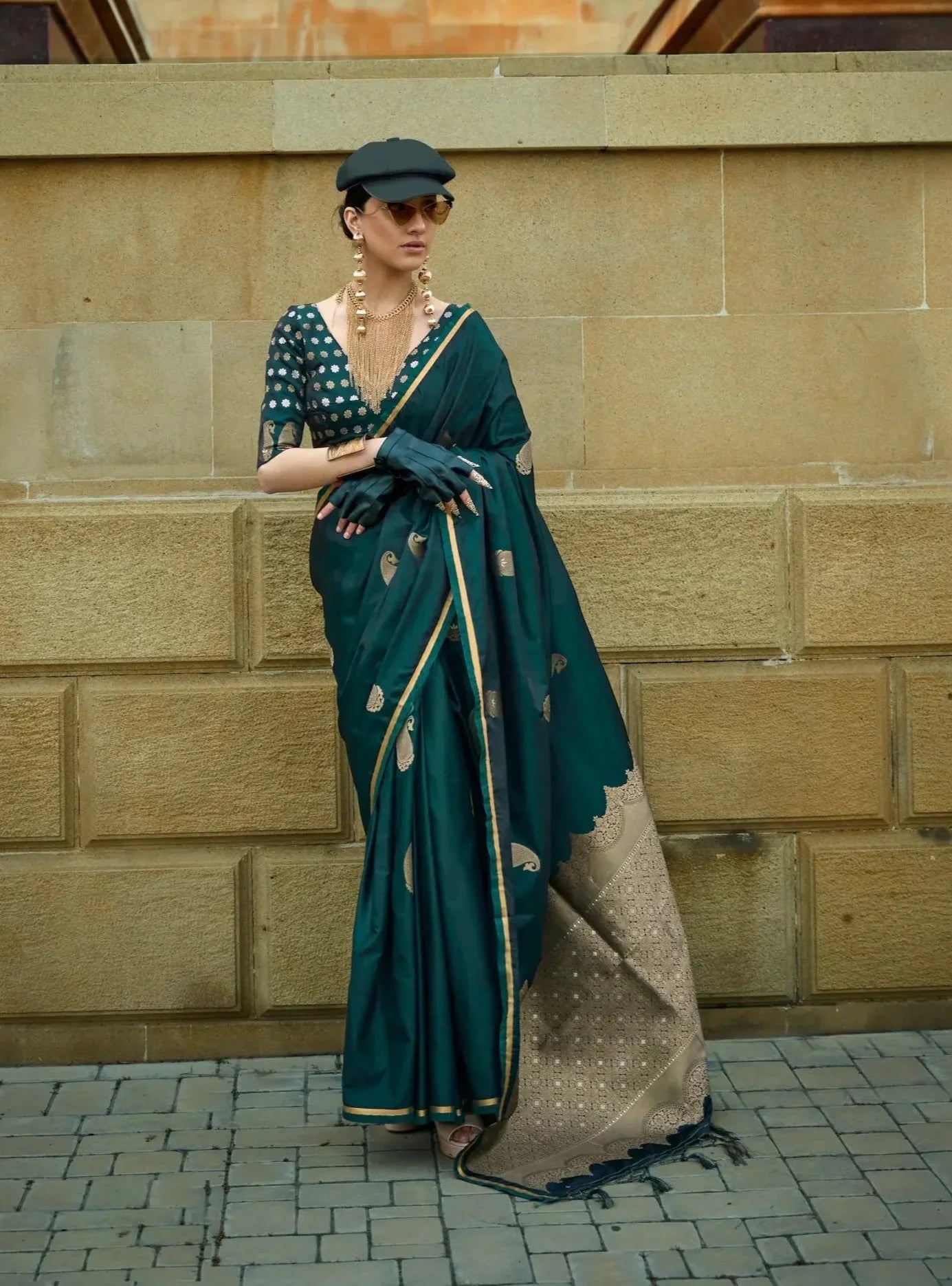 Dark Green Satin Handloom Silk Saree With Zari Weaving Work - qivii