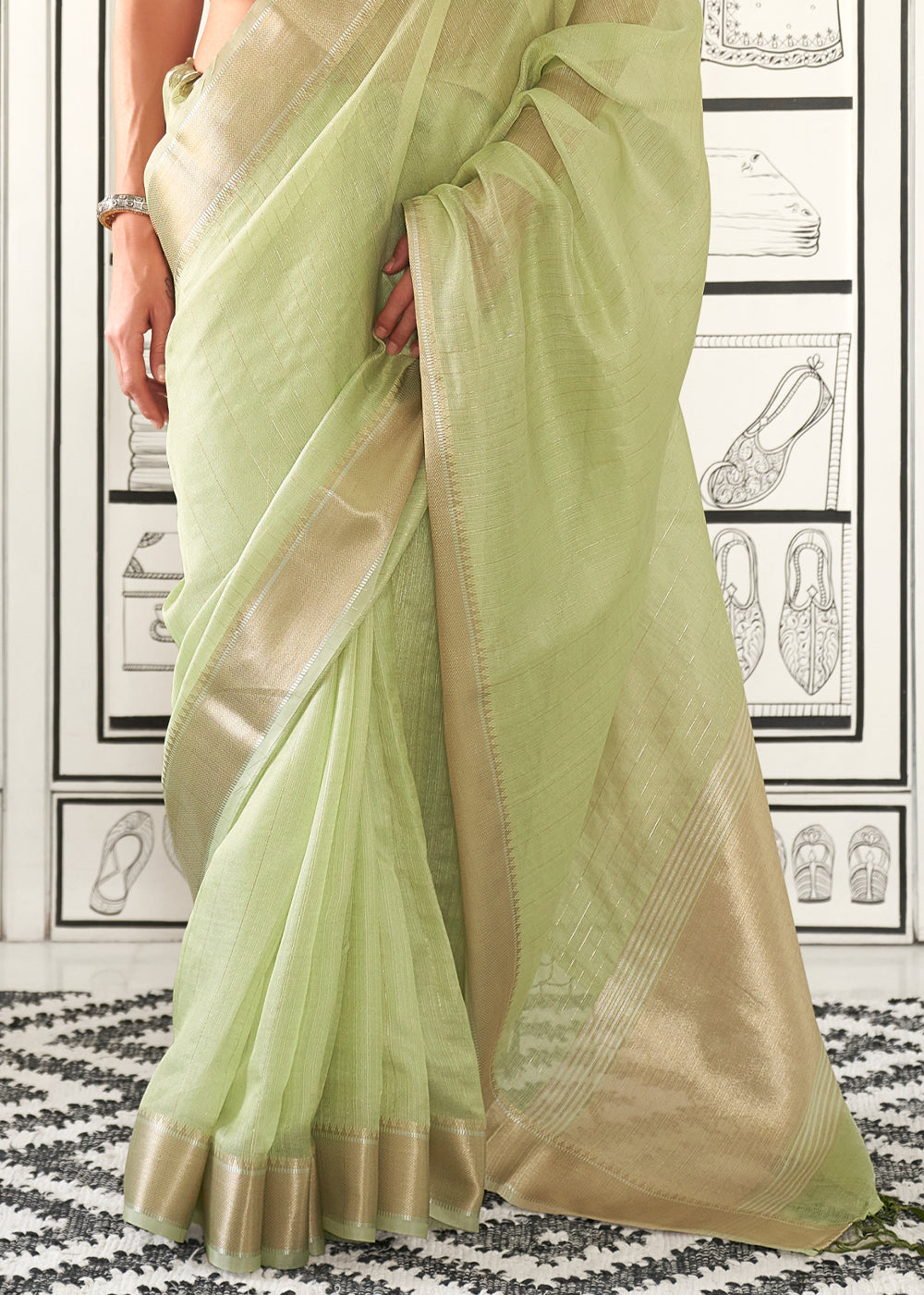 Light Green Chiffon Saree Having Handloom Weaving Border & All Over Zari Lining - qivii