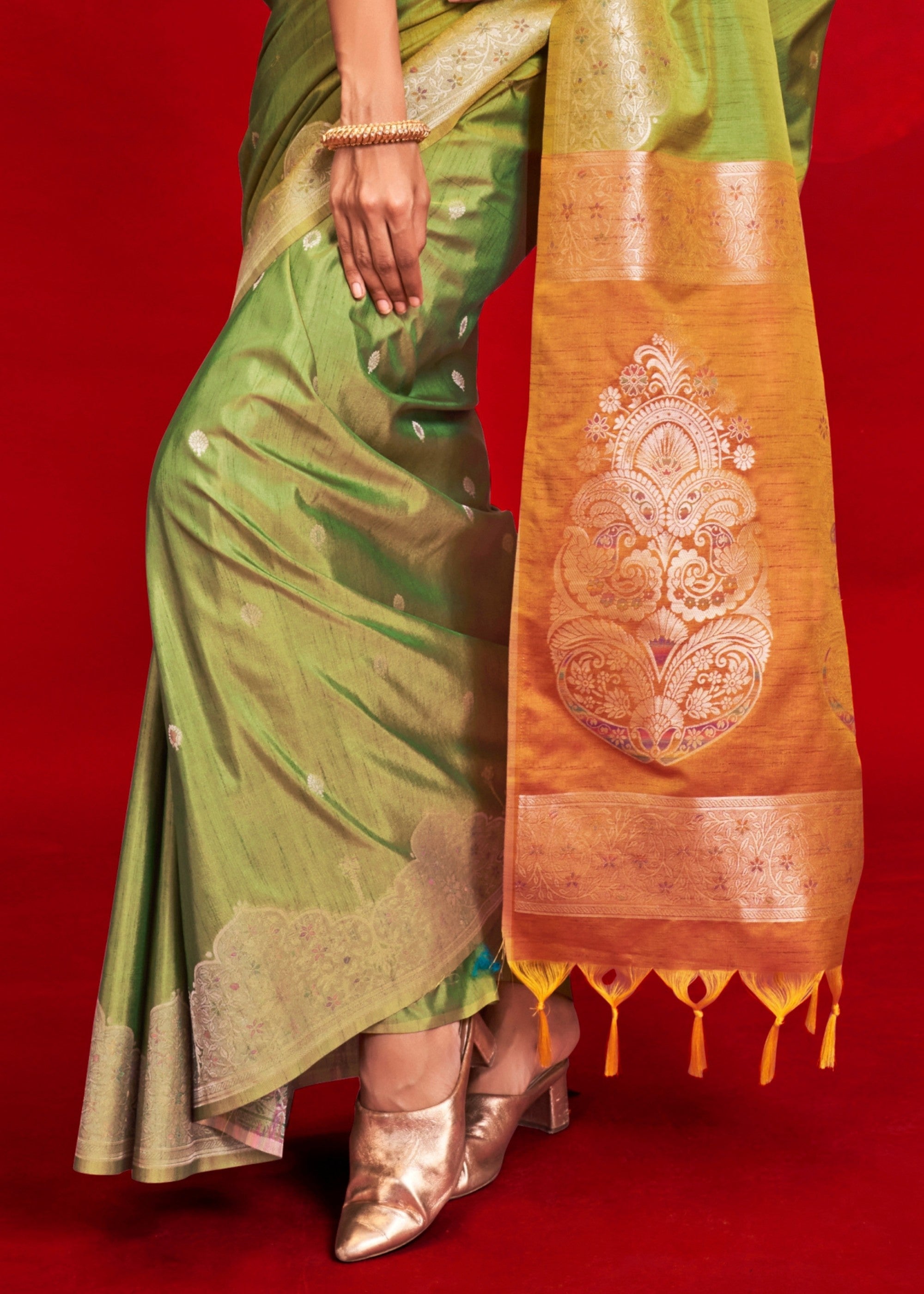 Green Tussar Silk Handloom Weaving Saree with Contrast Ikkat Pallu - qivii
