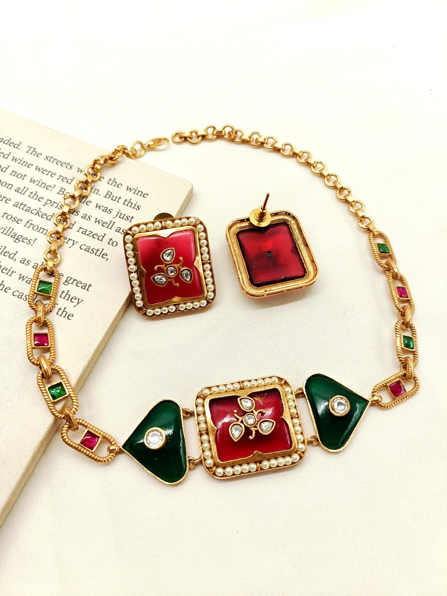 Elegant and timeless choker set with traditional charm