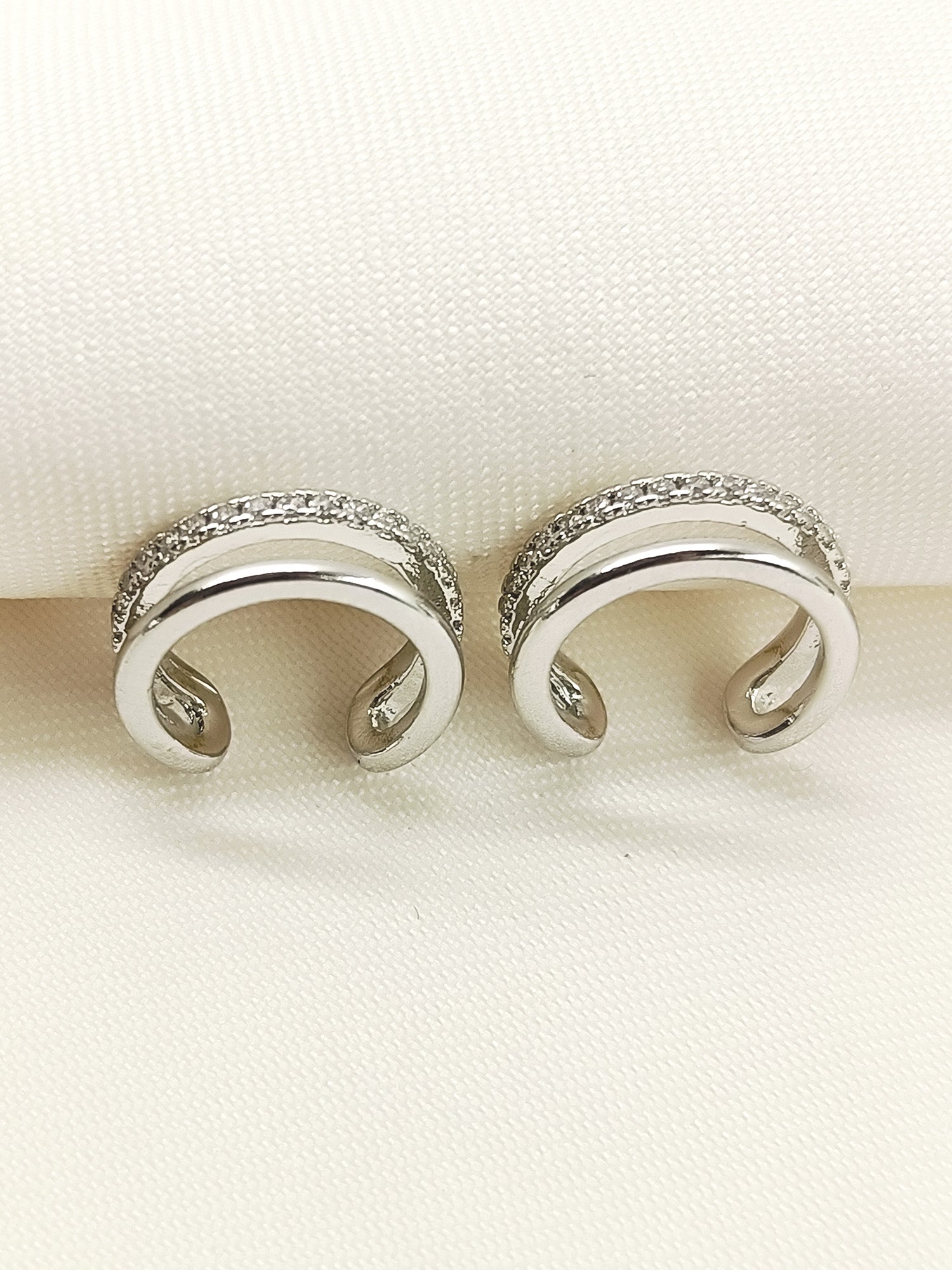 Kaash White American Diamond Earcuff