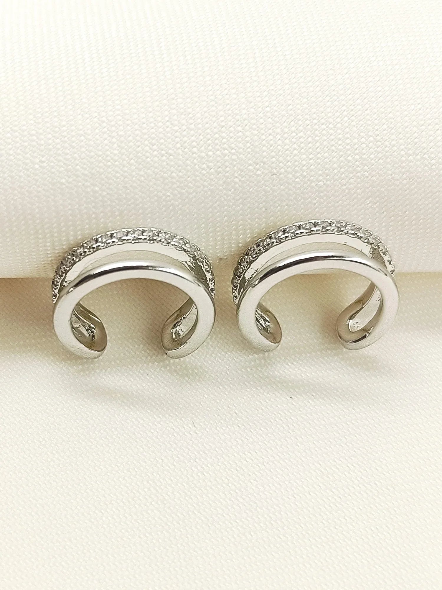 Kaash White American Diamond Earcuff