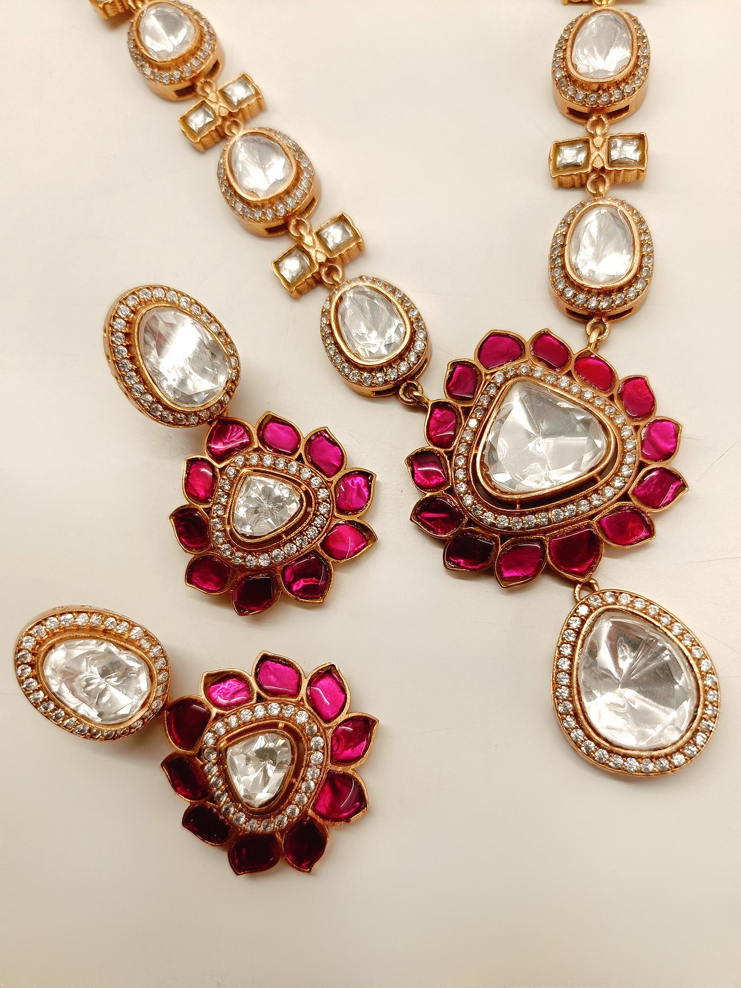 Shuri Majenta Kundan Necklace Set - qivii