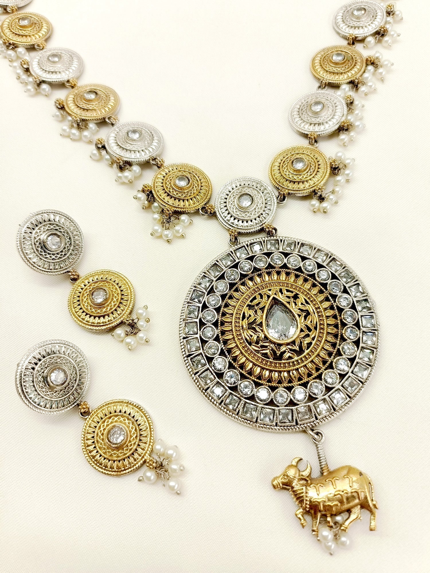 Faheena White Oxidized Necklace Set - qivii