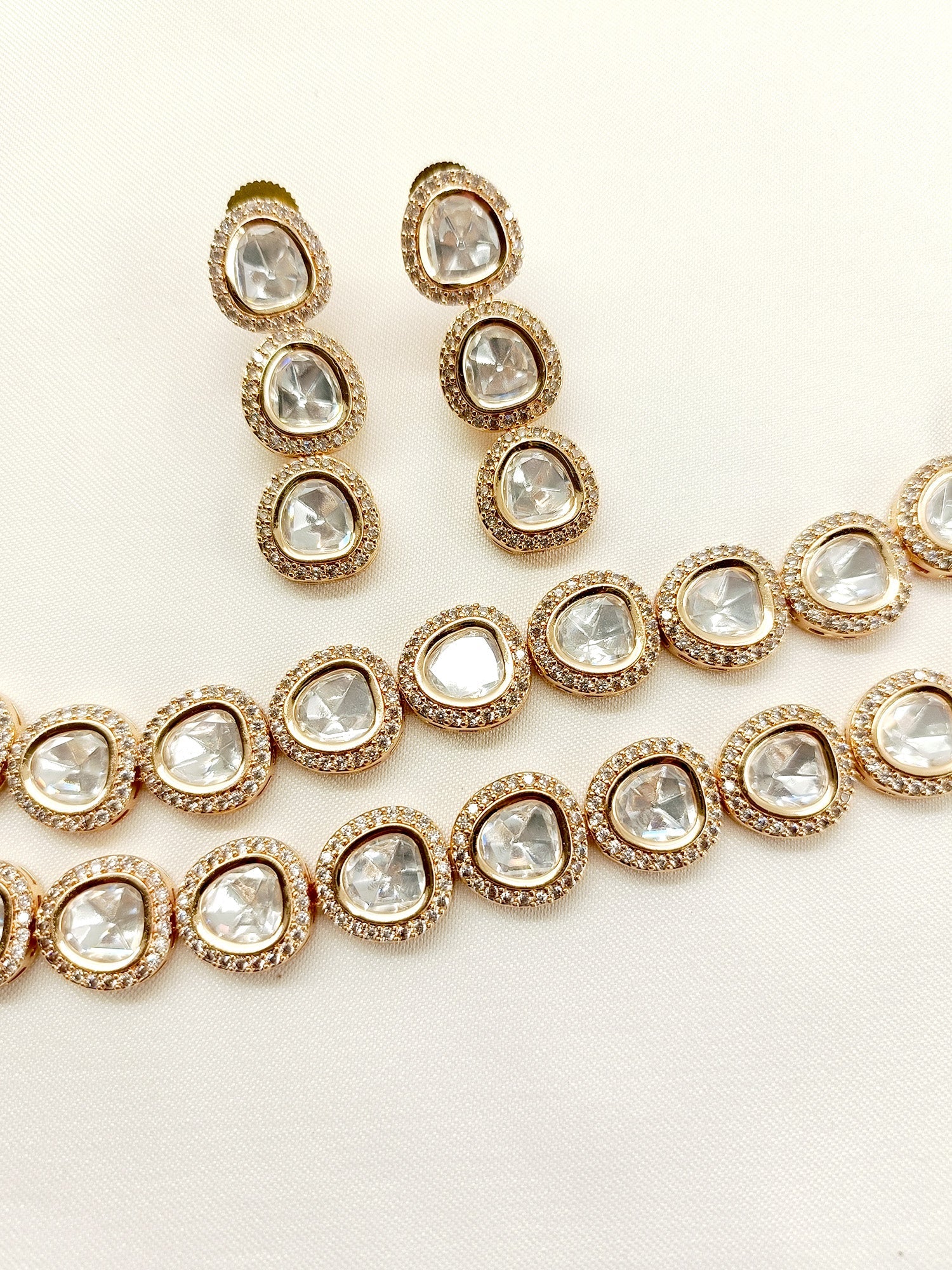 Gurpraveen White Kundan Choker Set