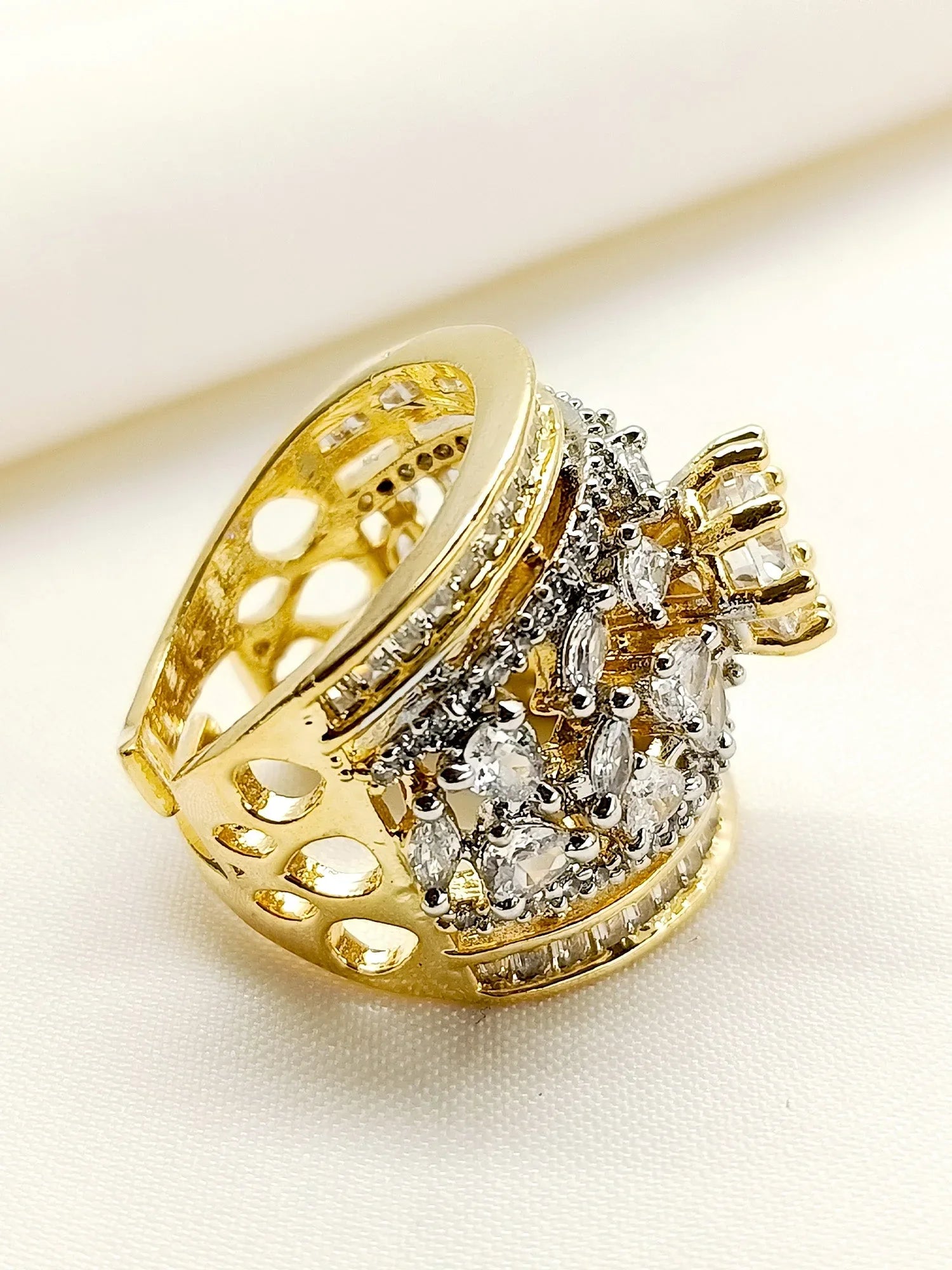 Averi White American Diamond Finger Ring