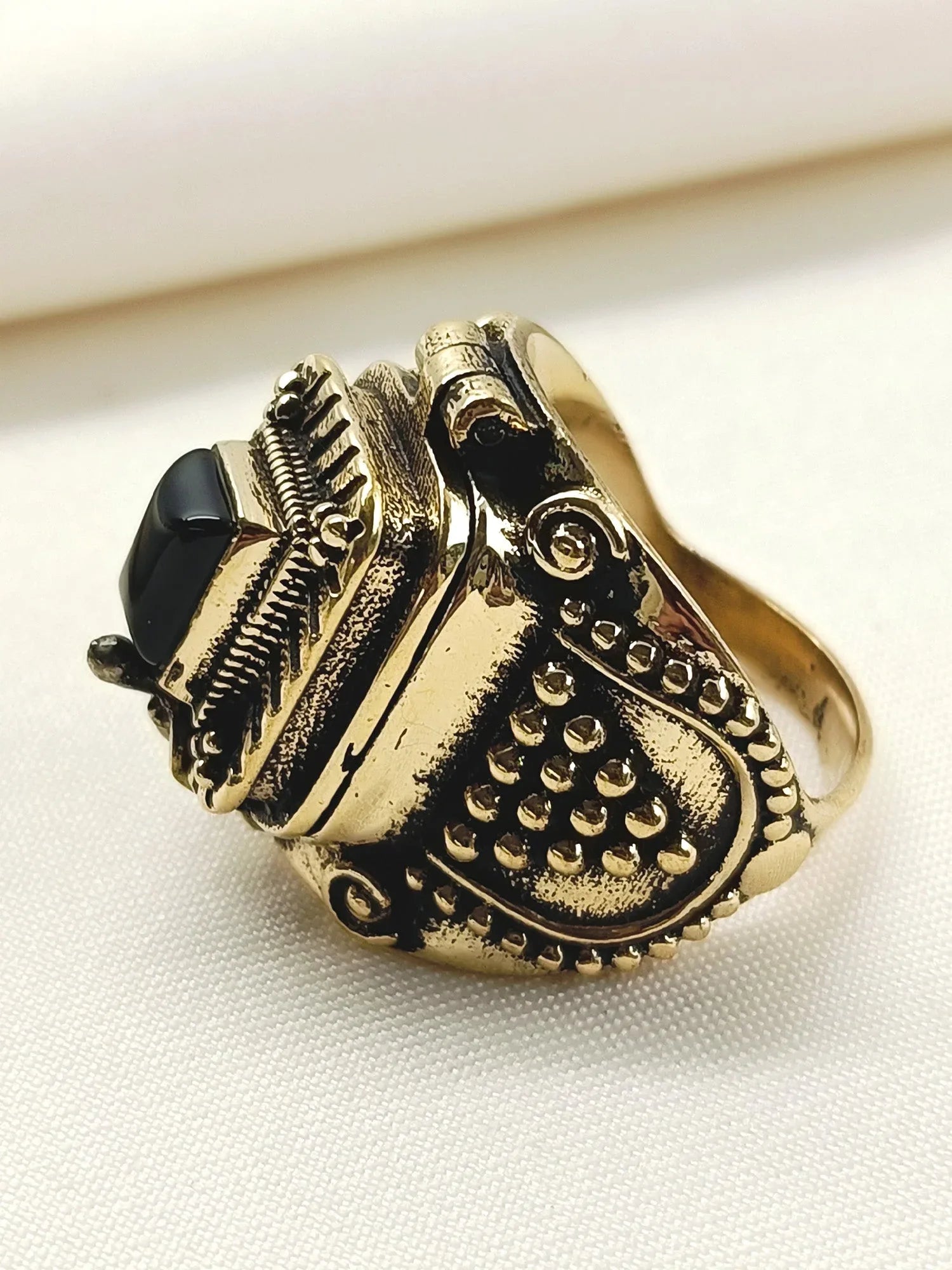 Vritee Black Western Finger Ring