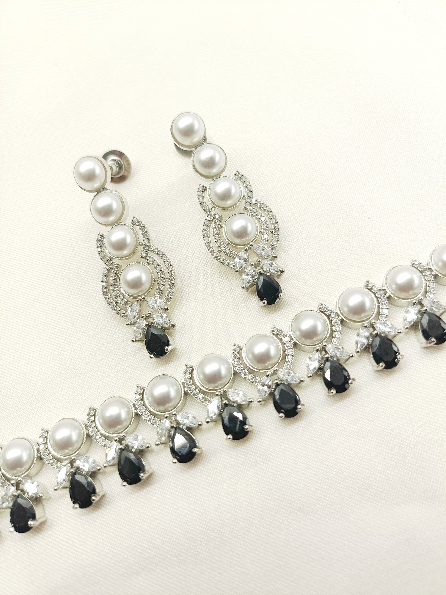 Glamorous and sophisticated necklace set crafted with high-quality materials and sparkly American Diamonds