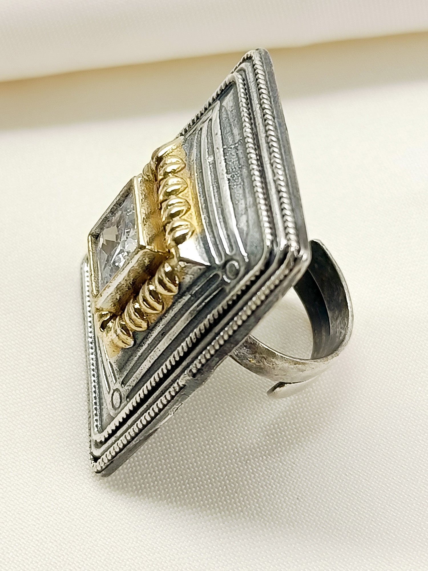 Anzlehika White Oxidized Finger Ring