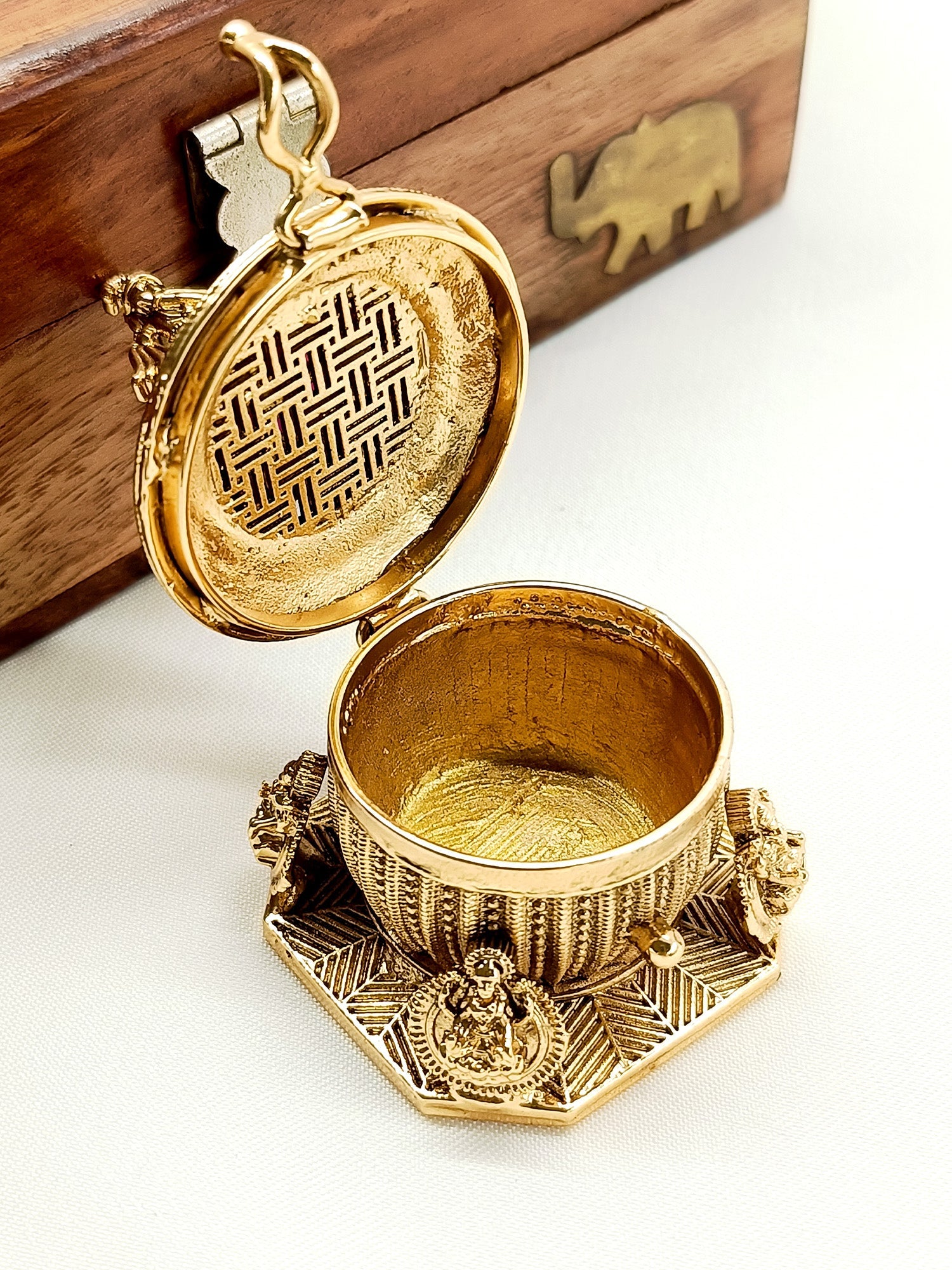 Payal Ruby Antique Temple Sindoor Dibbi