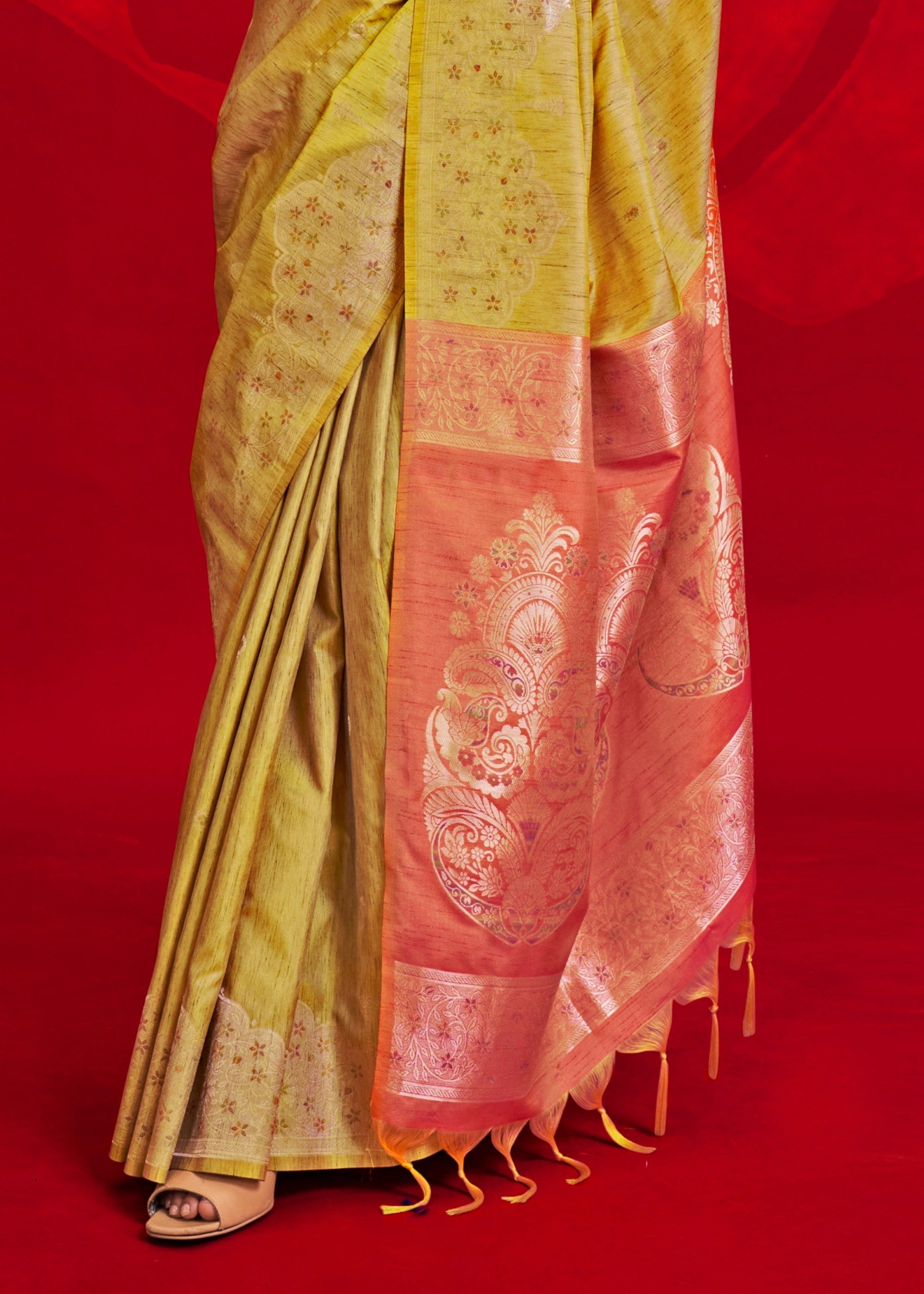 Yellow Tussar Silk Handloom Weaving Saree with Contrast Ikkat Pallu - qivii
