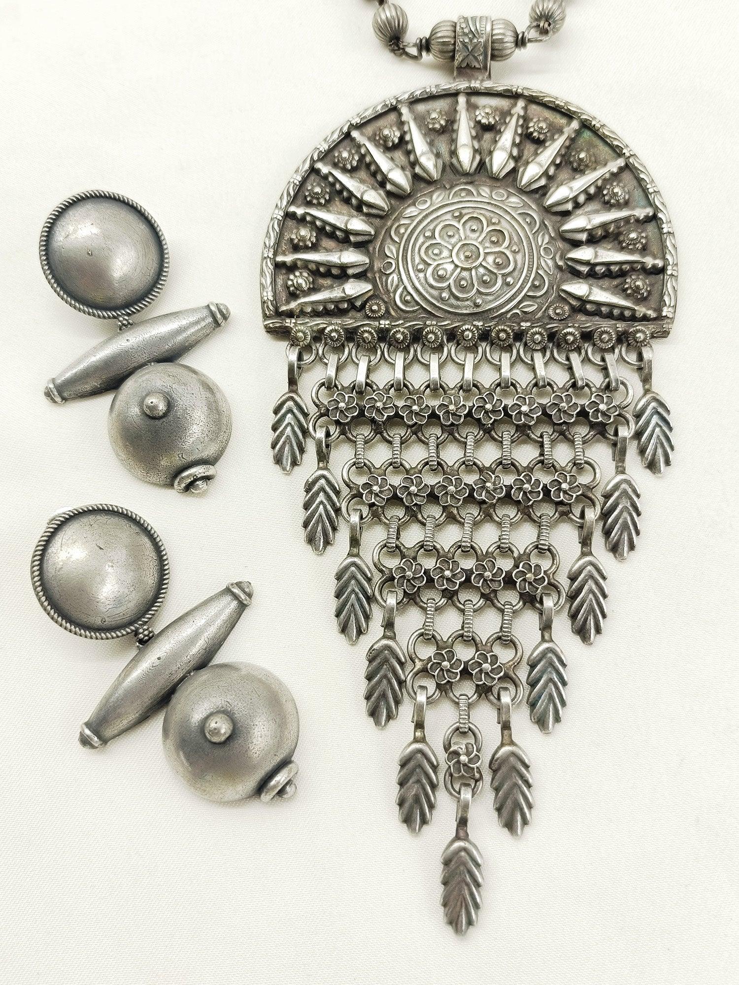 Sheesha Plain Oxidized Pendant Set