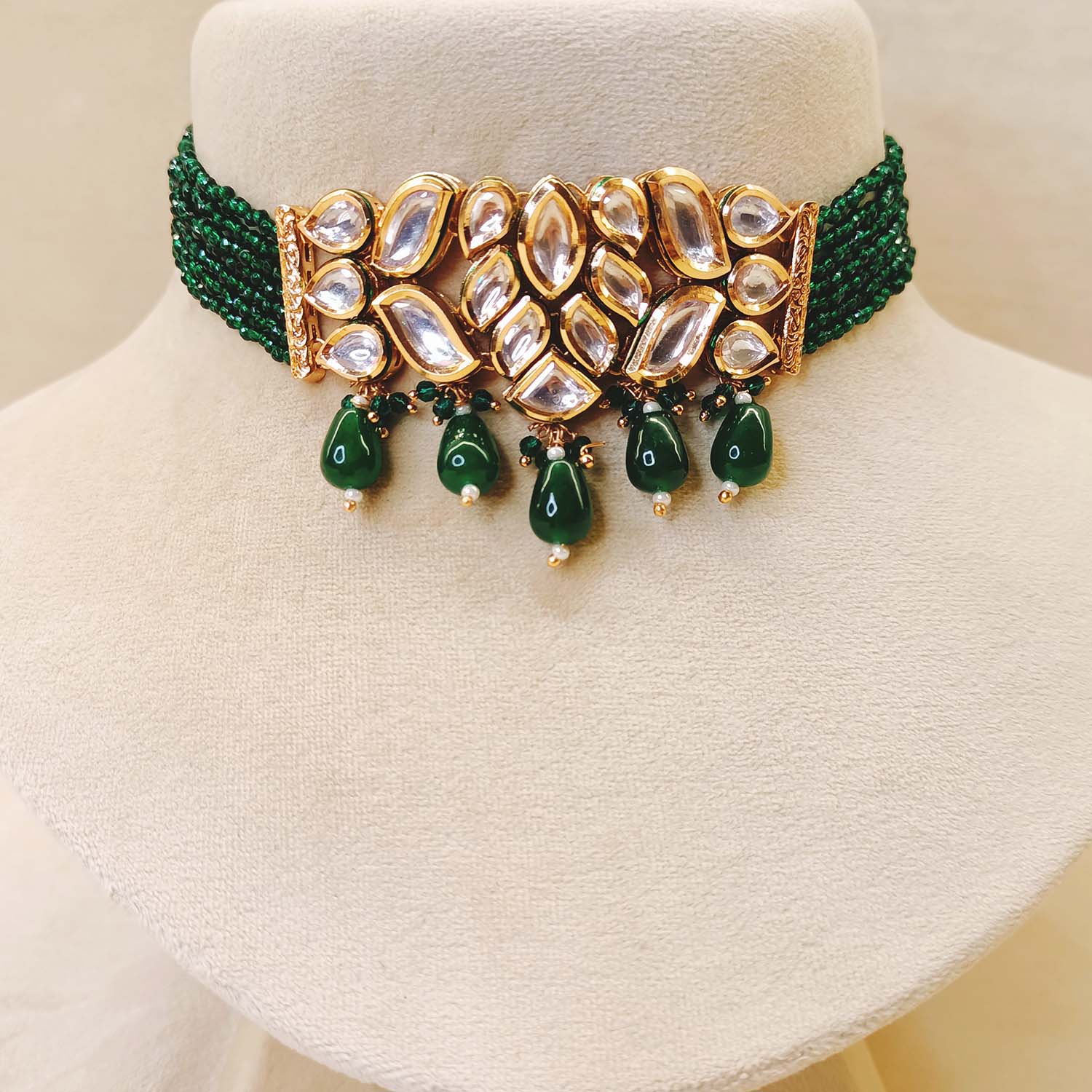 Muskaan Kundan Choker With Green Beads - qivii