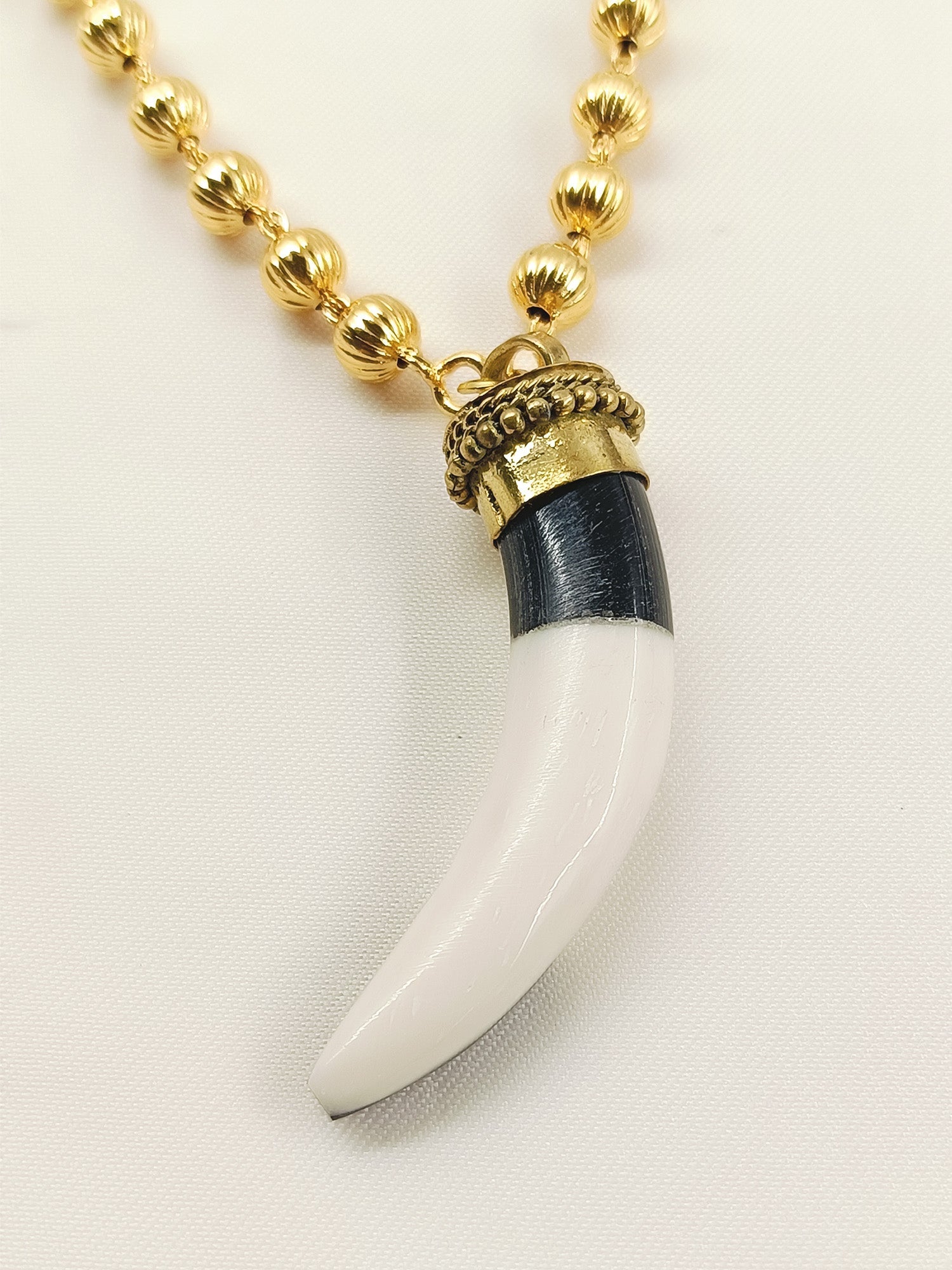 Ridhanshi White Bone Neckpiece