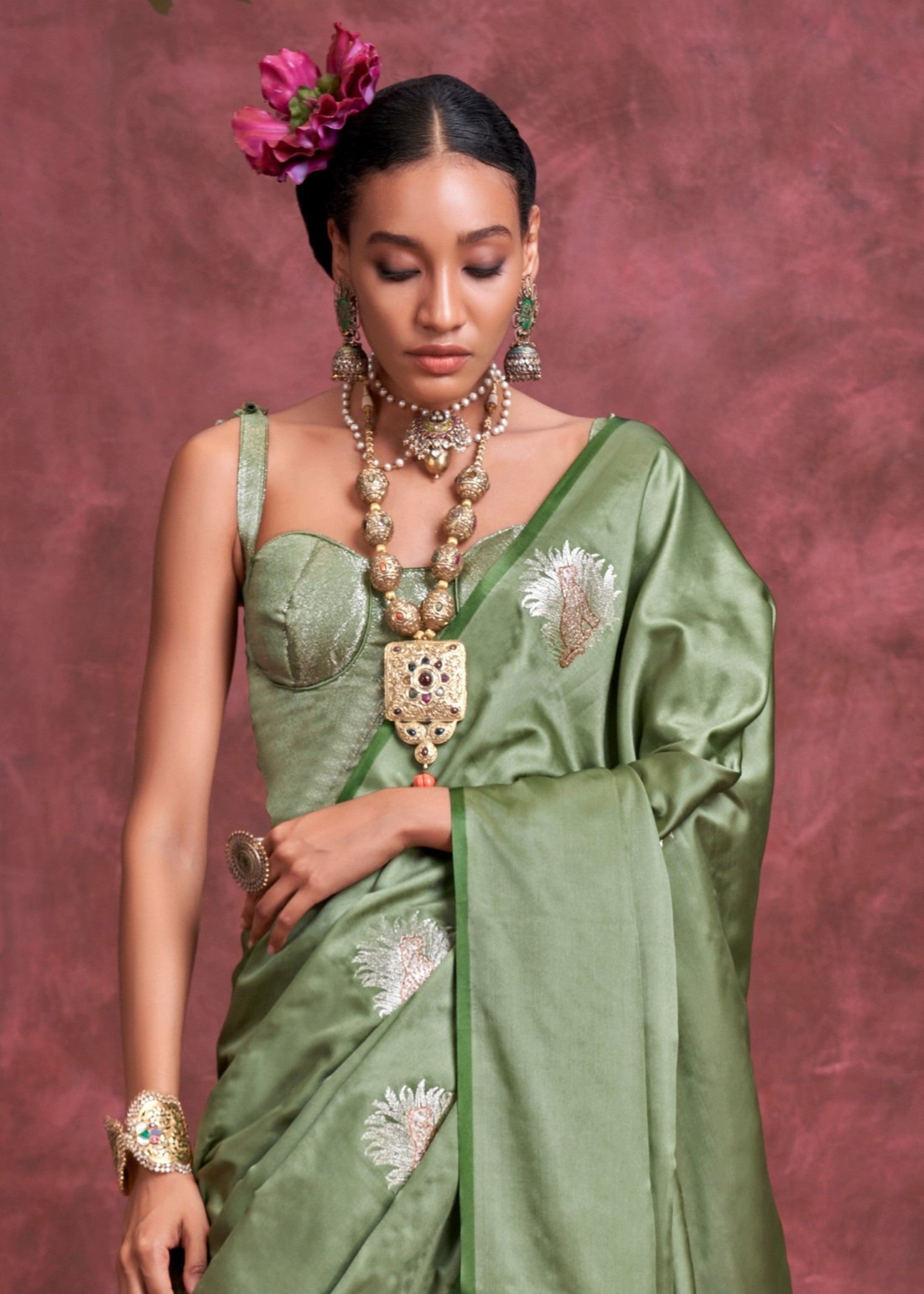 Kelly Green Handloom Weaving Satin - Banarasi Zari Saree - qivii