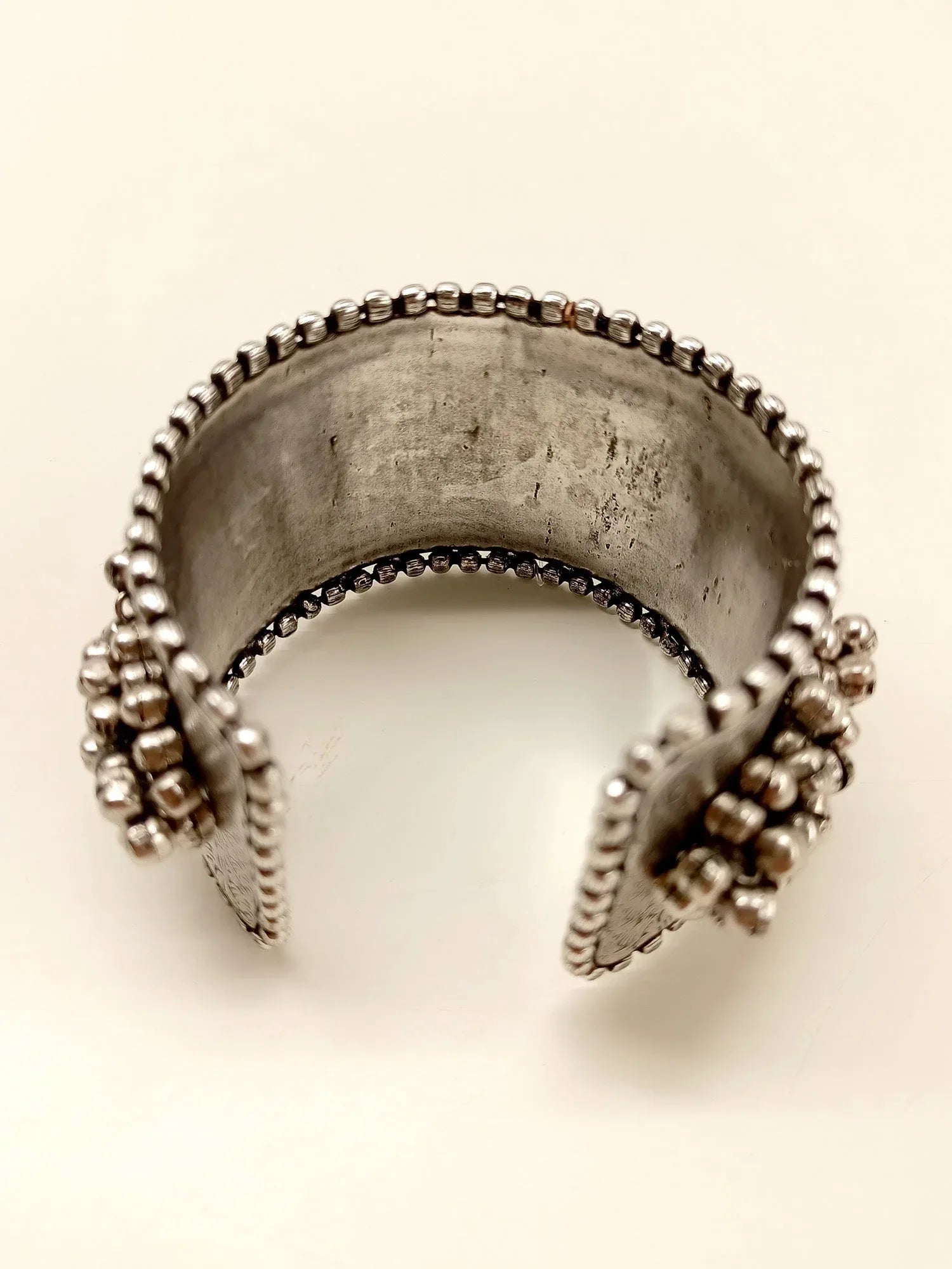 Lilita White Oxidized Kada