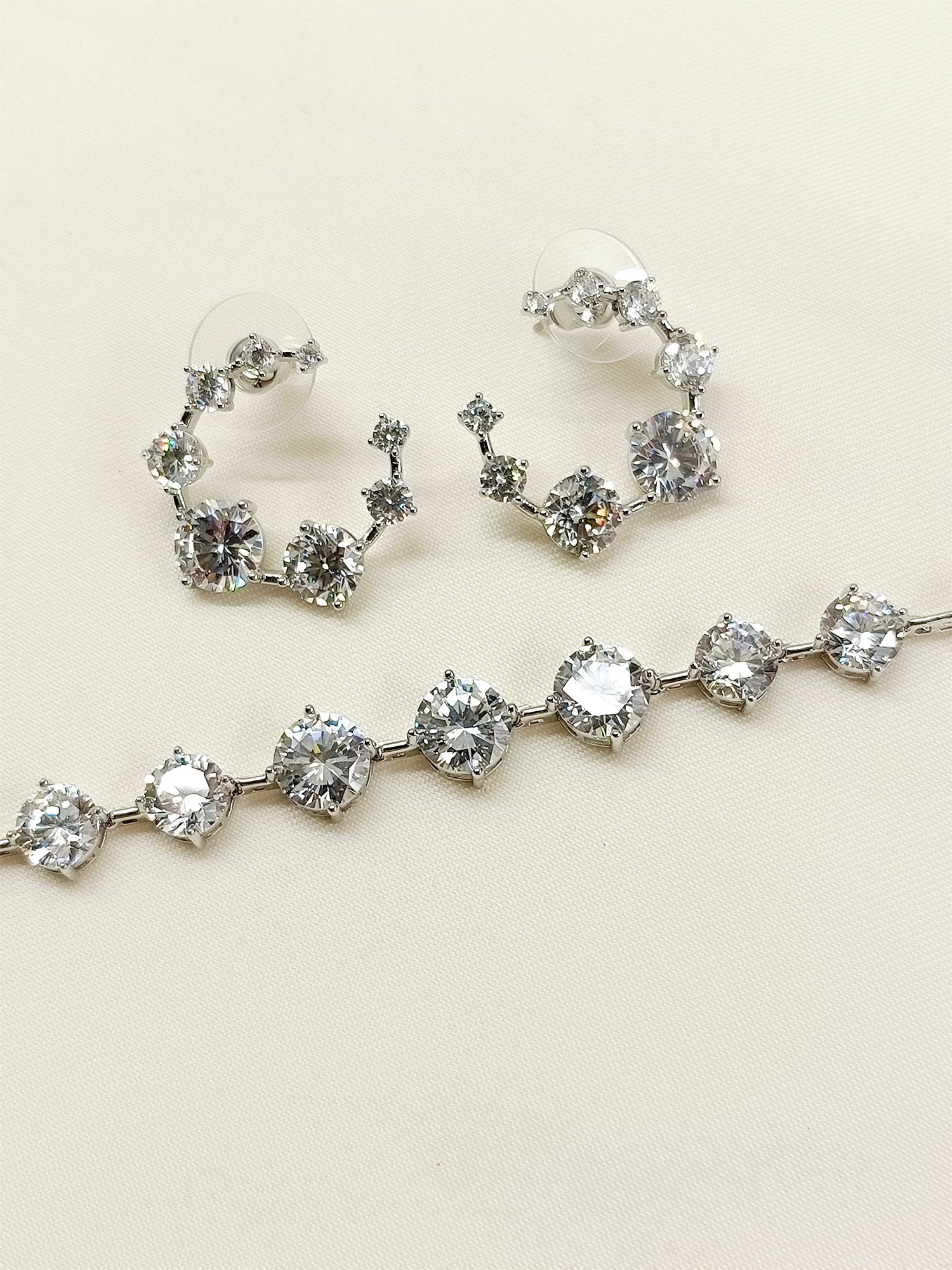 Shravya White American Diamomd Necklace Set