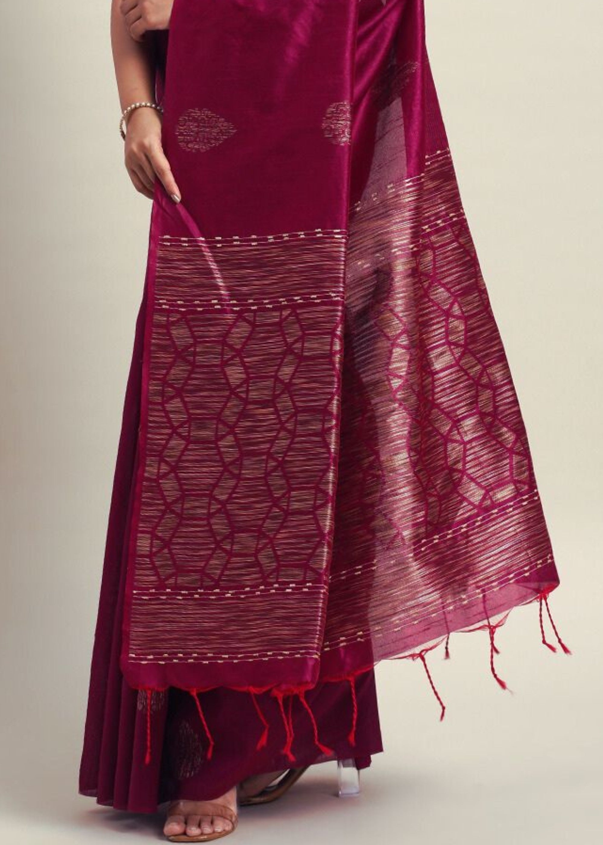 Wine Woven Handloom Raw Silk Saree - qivii