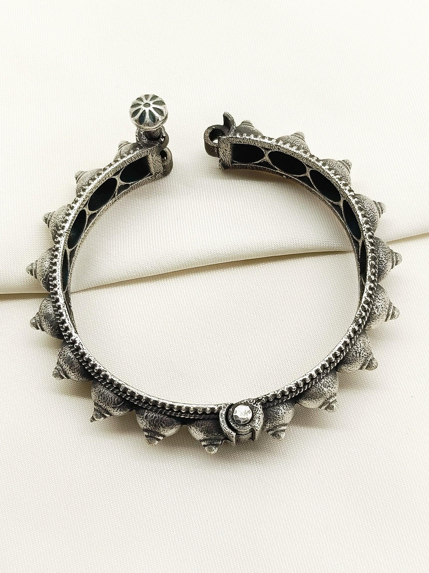 Yashodhara Plain Oxidized Kada