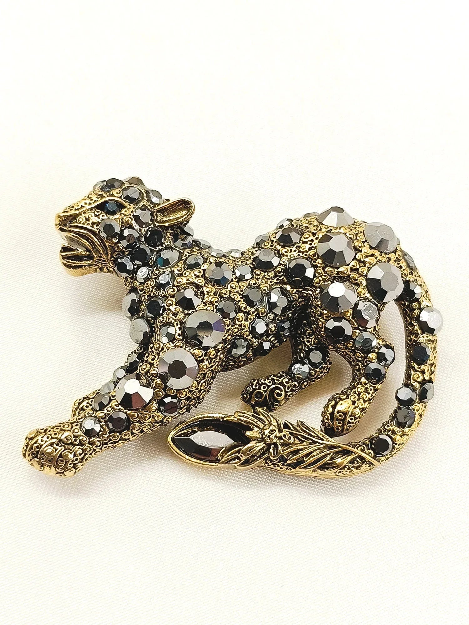 Vibhav Golden Leopard Men's Brooch