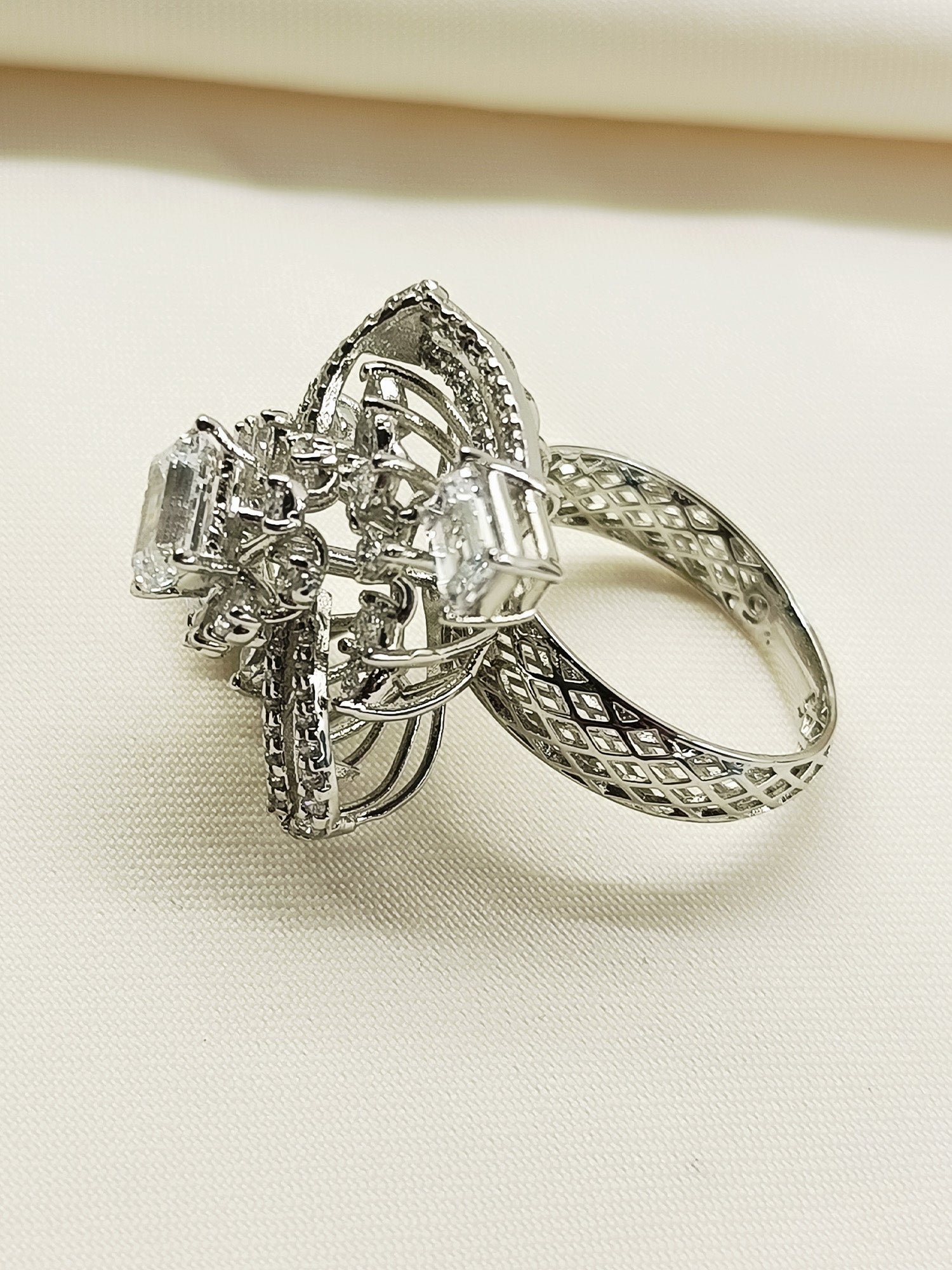 Gesa 92.5 Silver American Diamond Finger Ring - qivii
