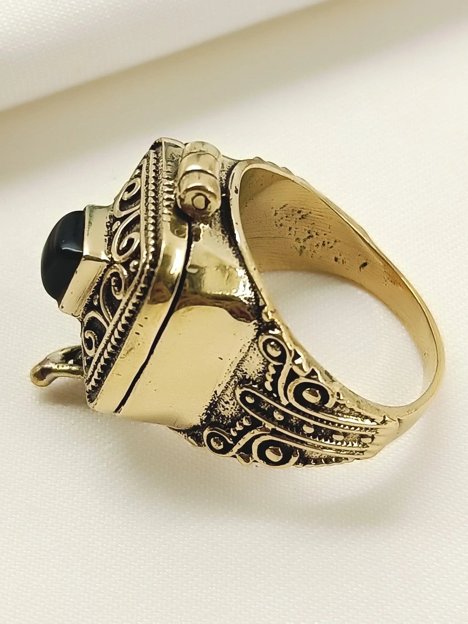 Tisya Black Western Finger Ring