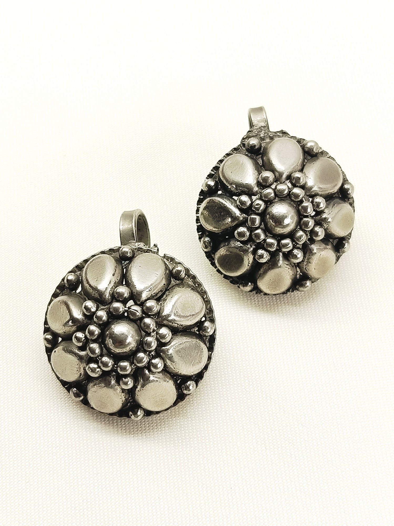 Ziyana Plain Oxidized Earcuff