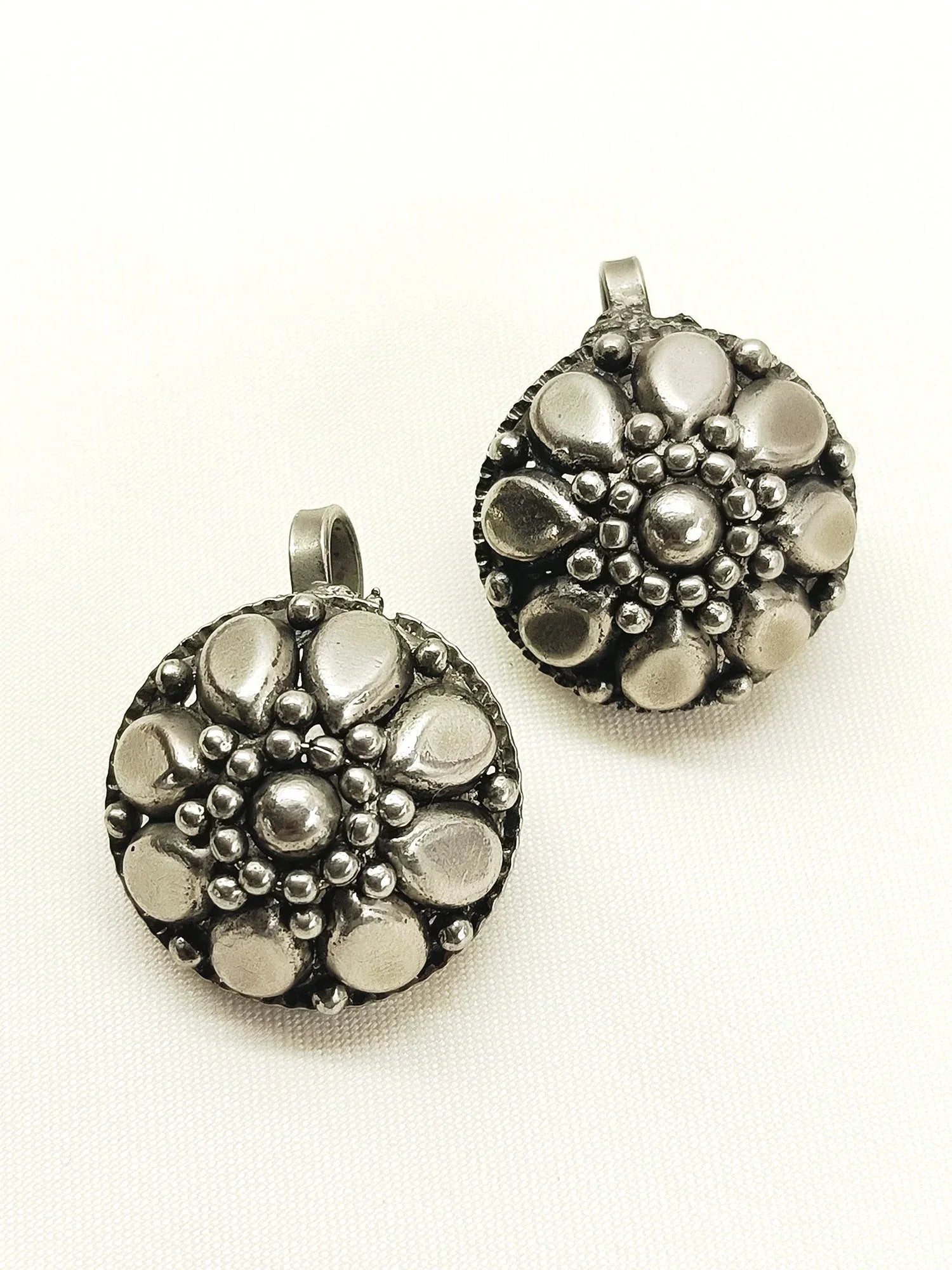 Ziyana Plain Oxidized Earcuff