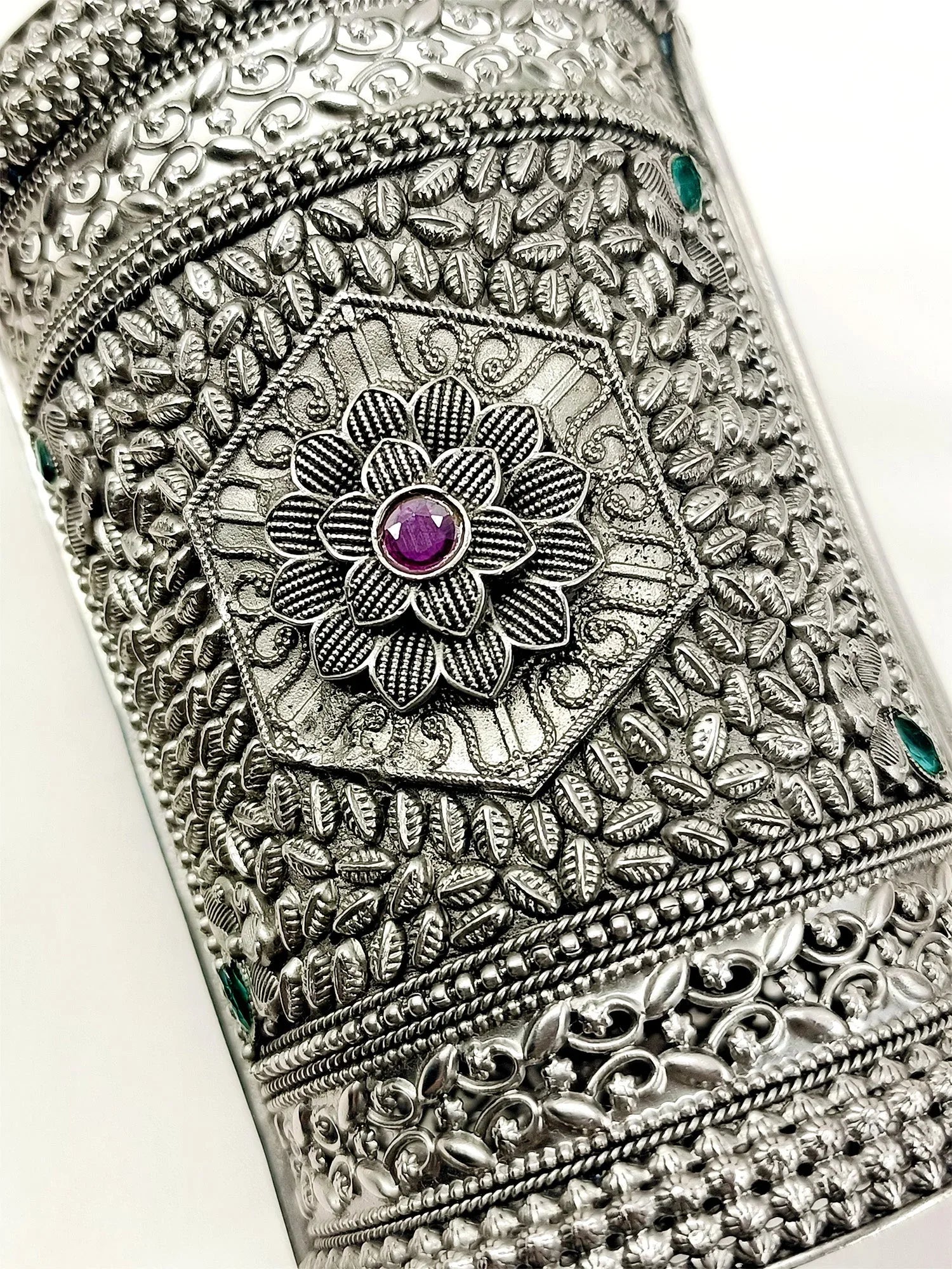 Nivriti R&G Oxidized Kada
