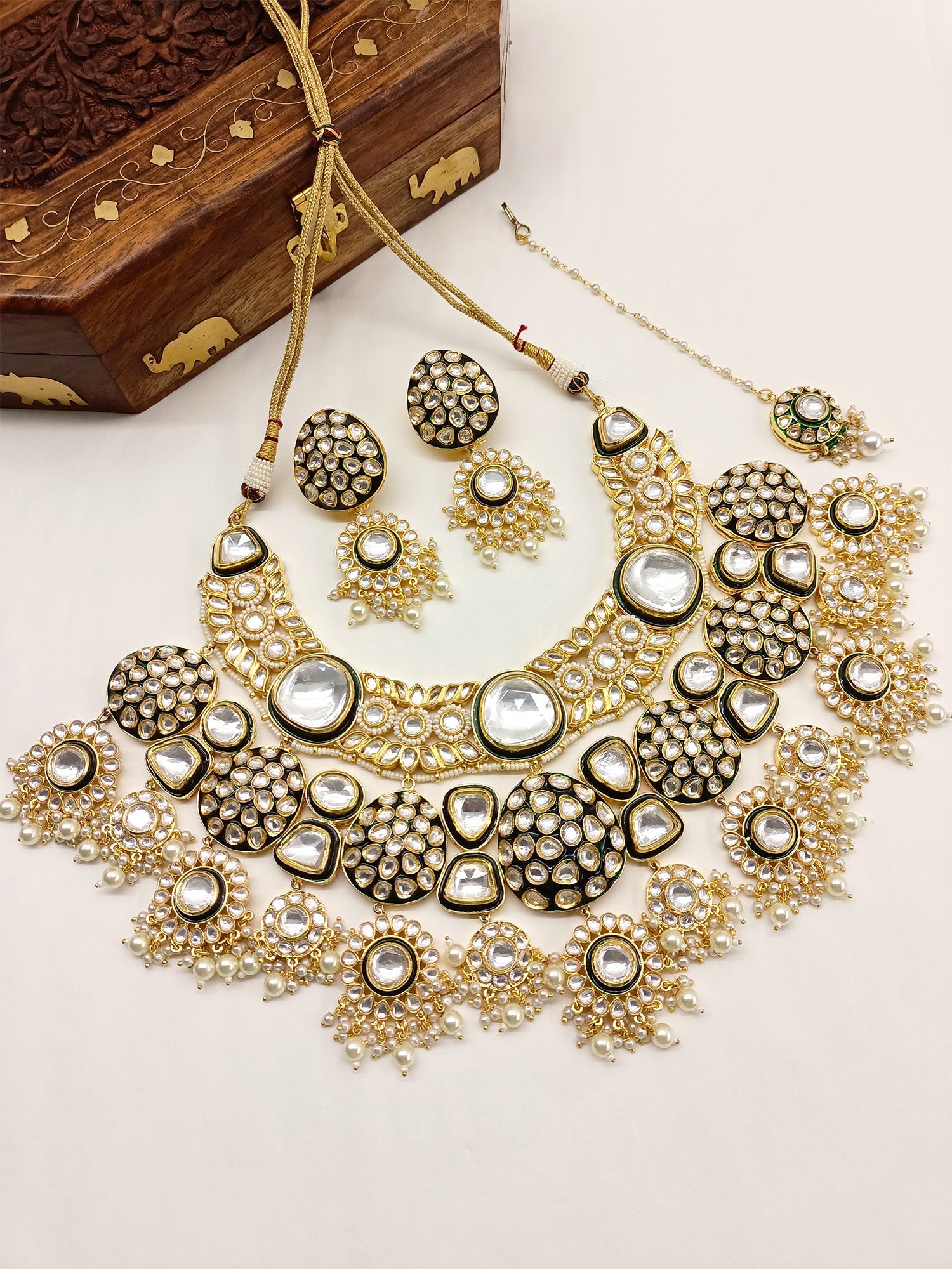 Aster Kundan Bridal Set - qivii