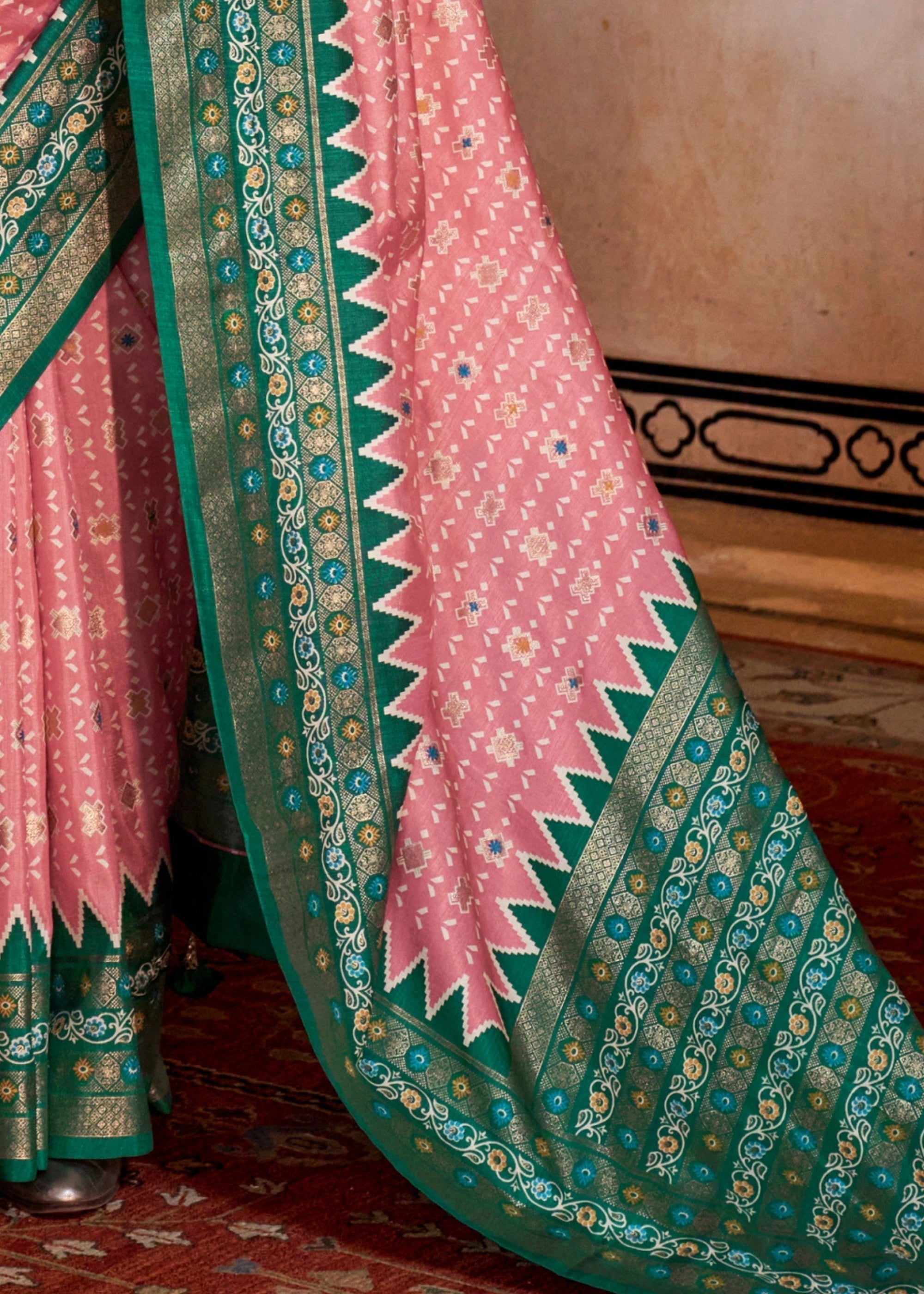 Salmon Pink Silk Saree With Traditional Classic Design - qivii