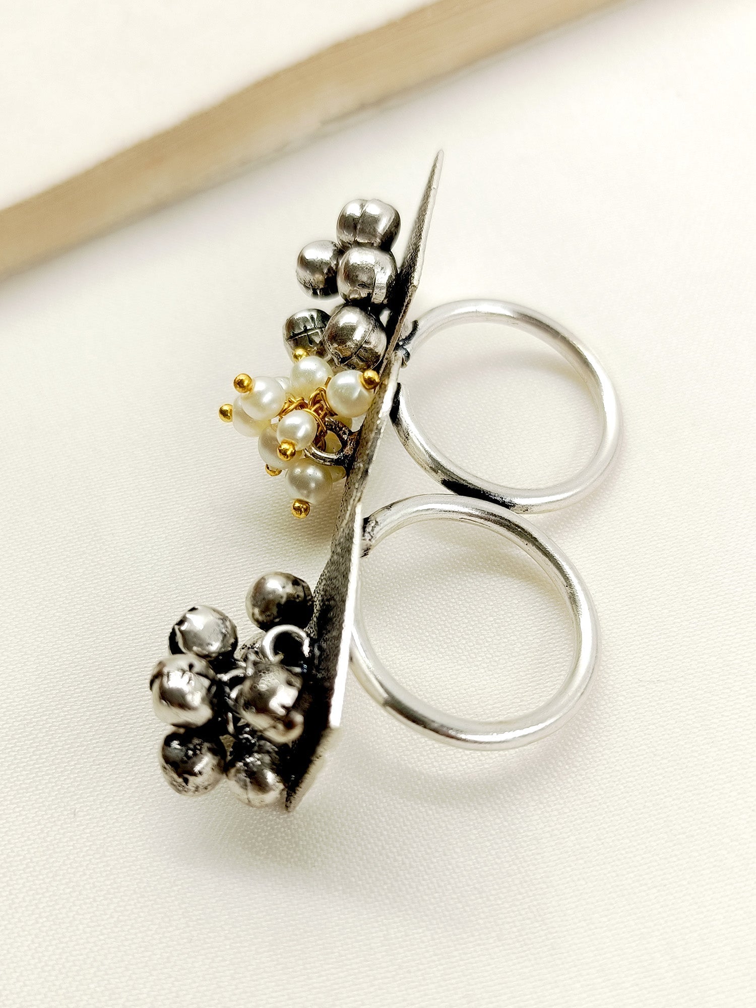 Abhiprithi Cream Oxidized Finger Ring - qivii