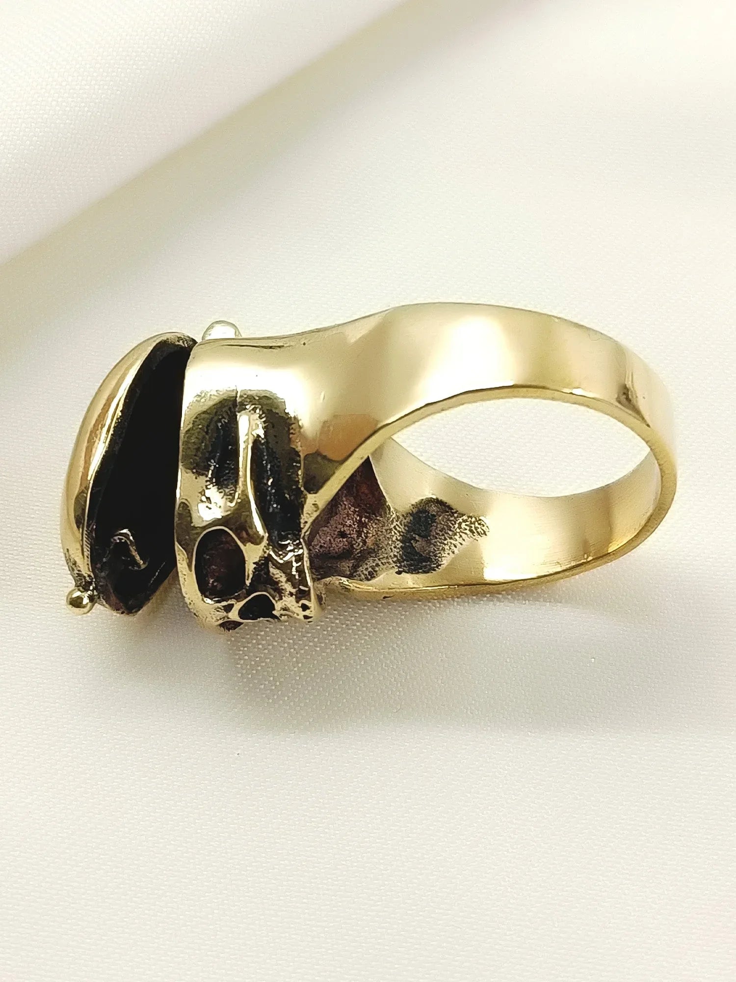 Adah Golden Western Finger Ring