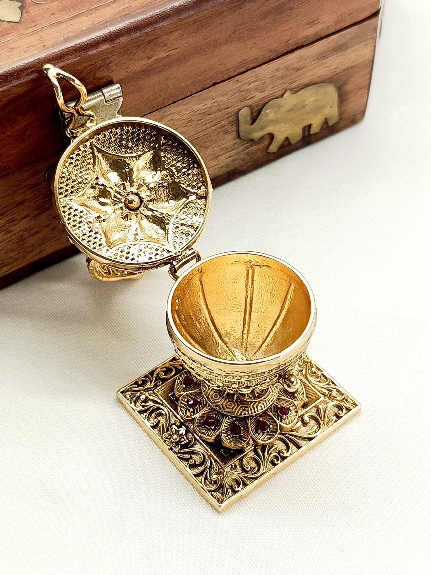 Janya Ruby Antique Sindoor Dibbi