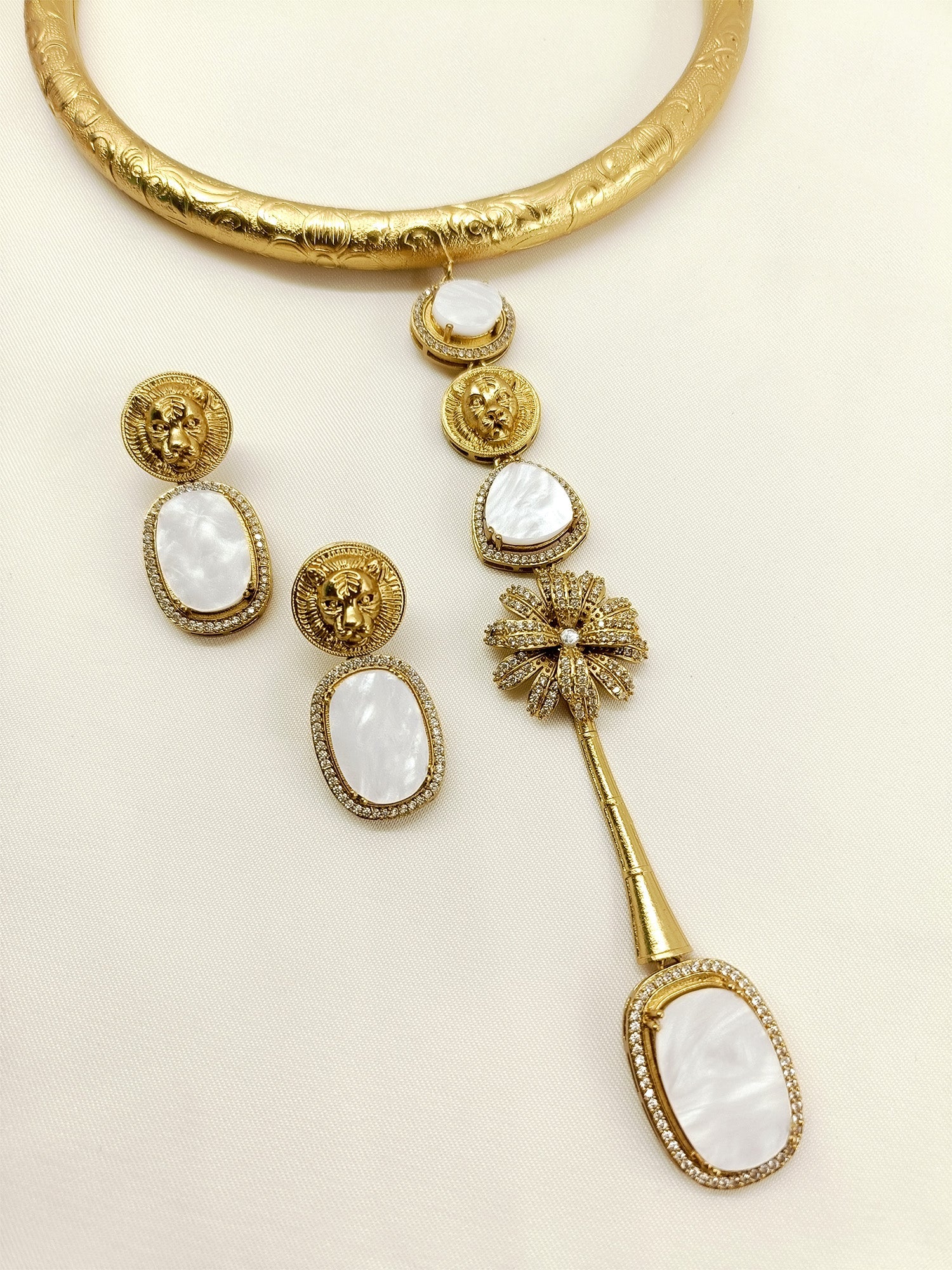 Undine White Hasli Style Boutique Set