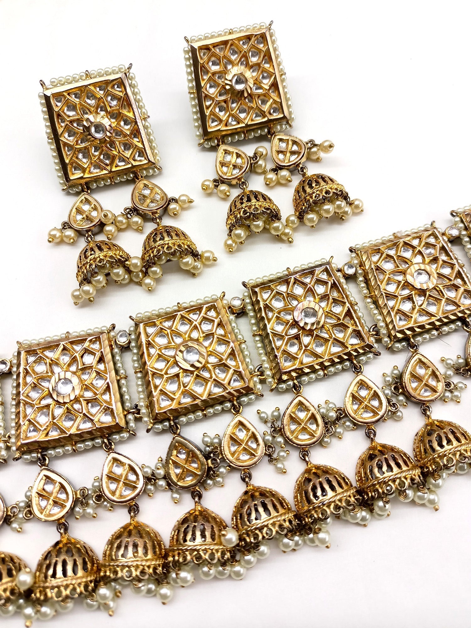 Malavika Kundan Choker Set - qivii