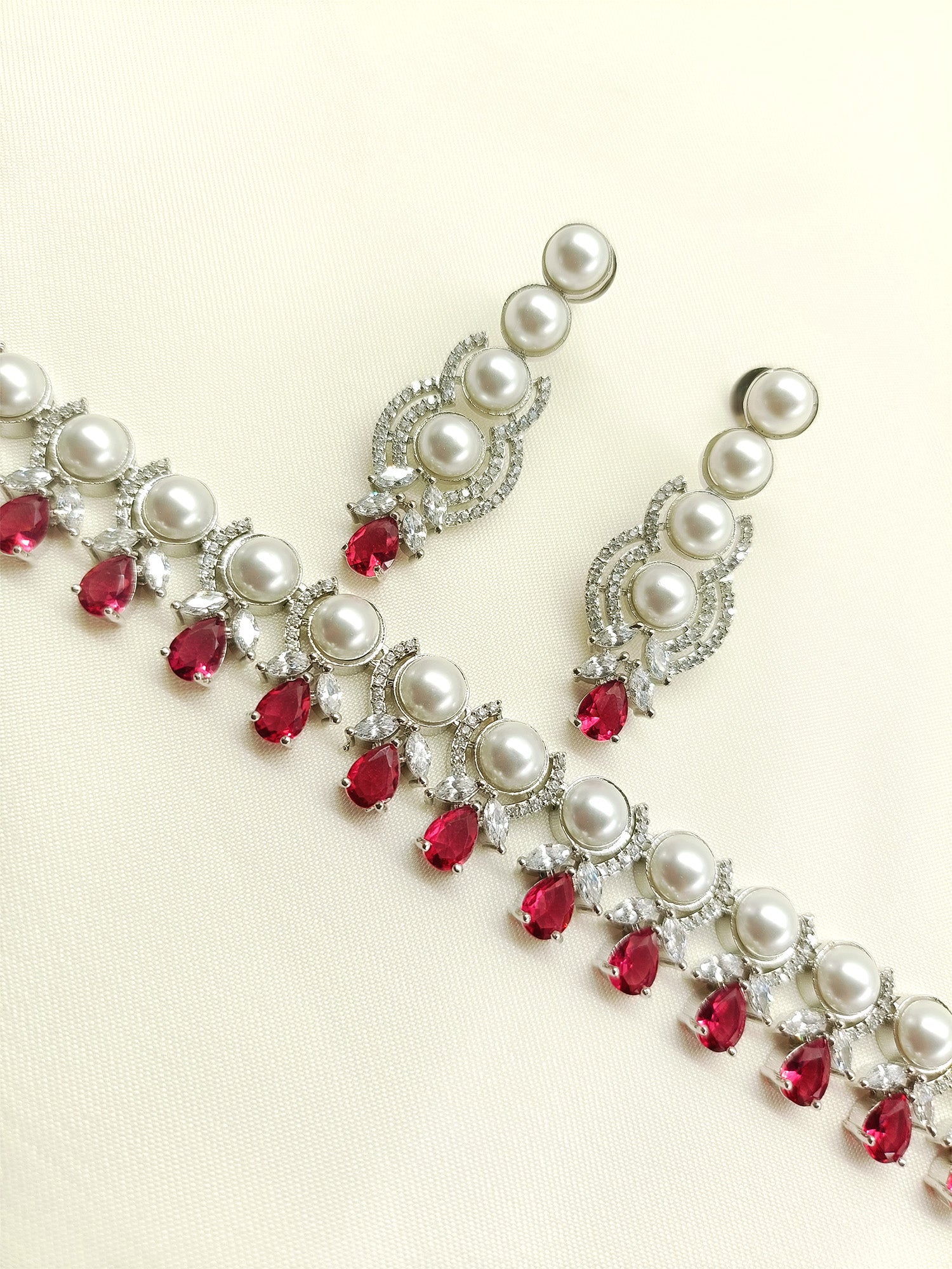 Glamorous and Eye-catching Necklace Set for Any Occasion with High-quality Craftsmanship