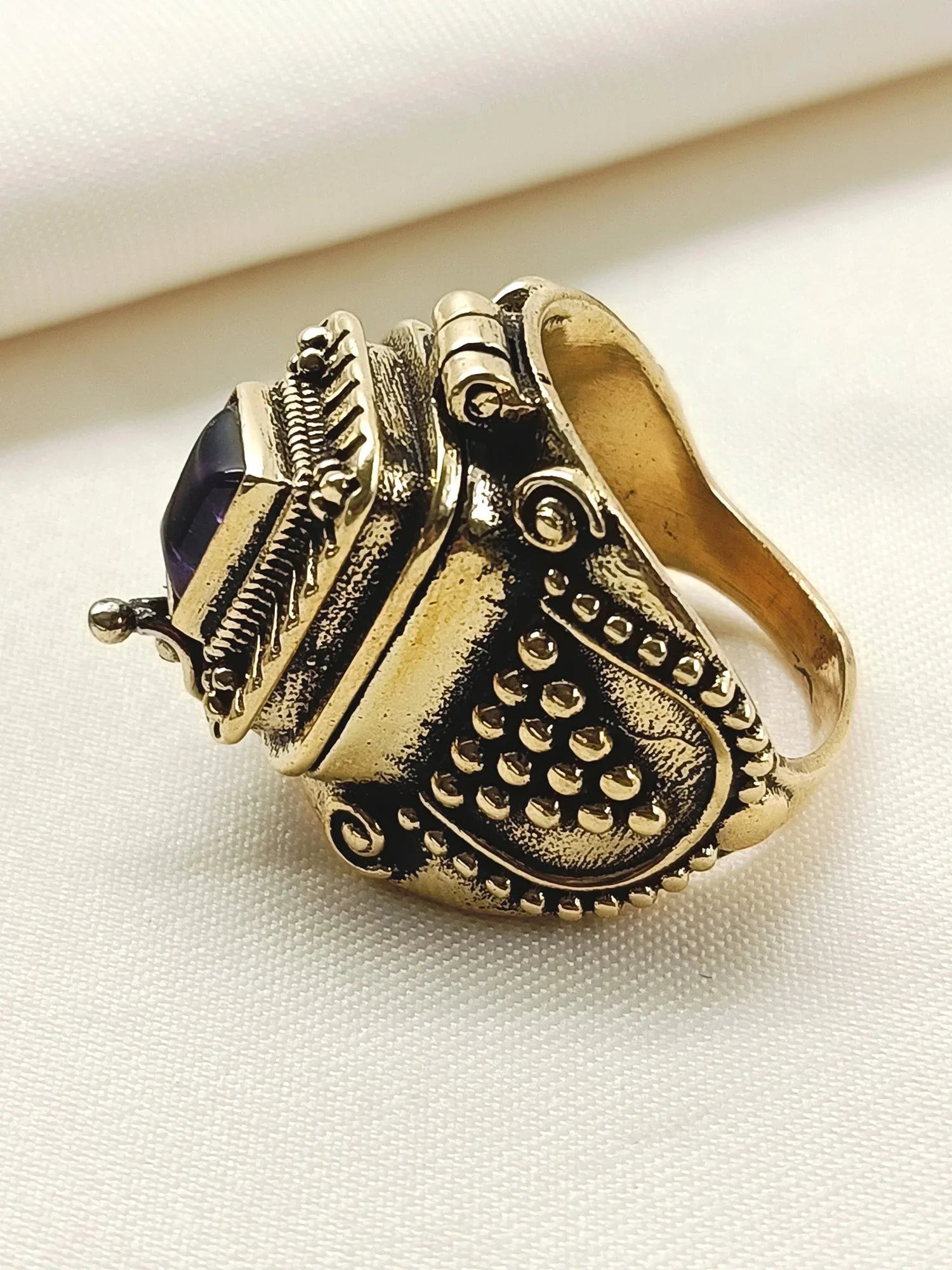 Akoya Purple Western Finger Ring
