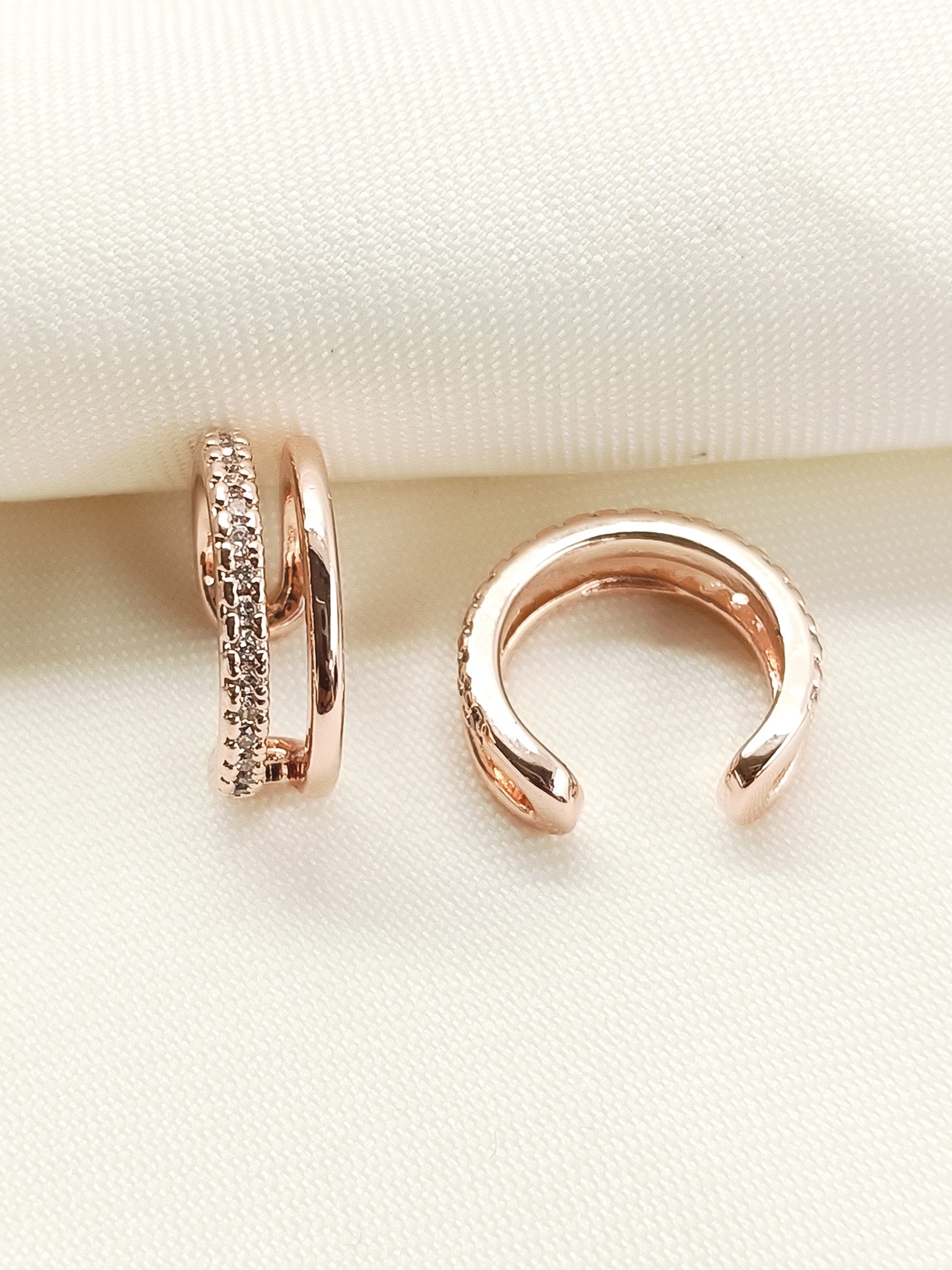 Giya White American Diamond Earcuff