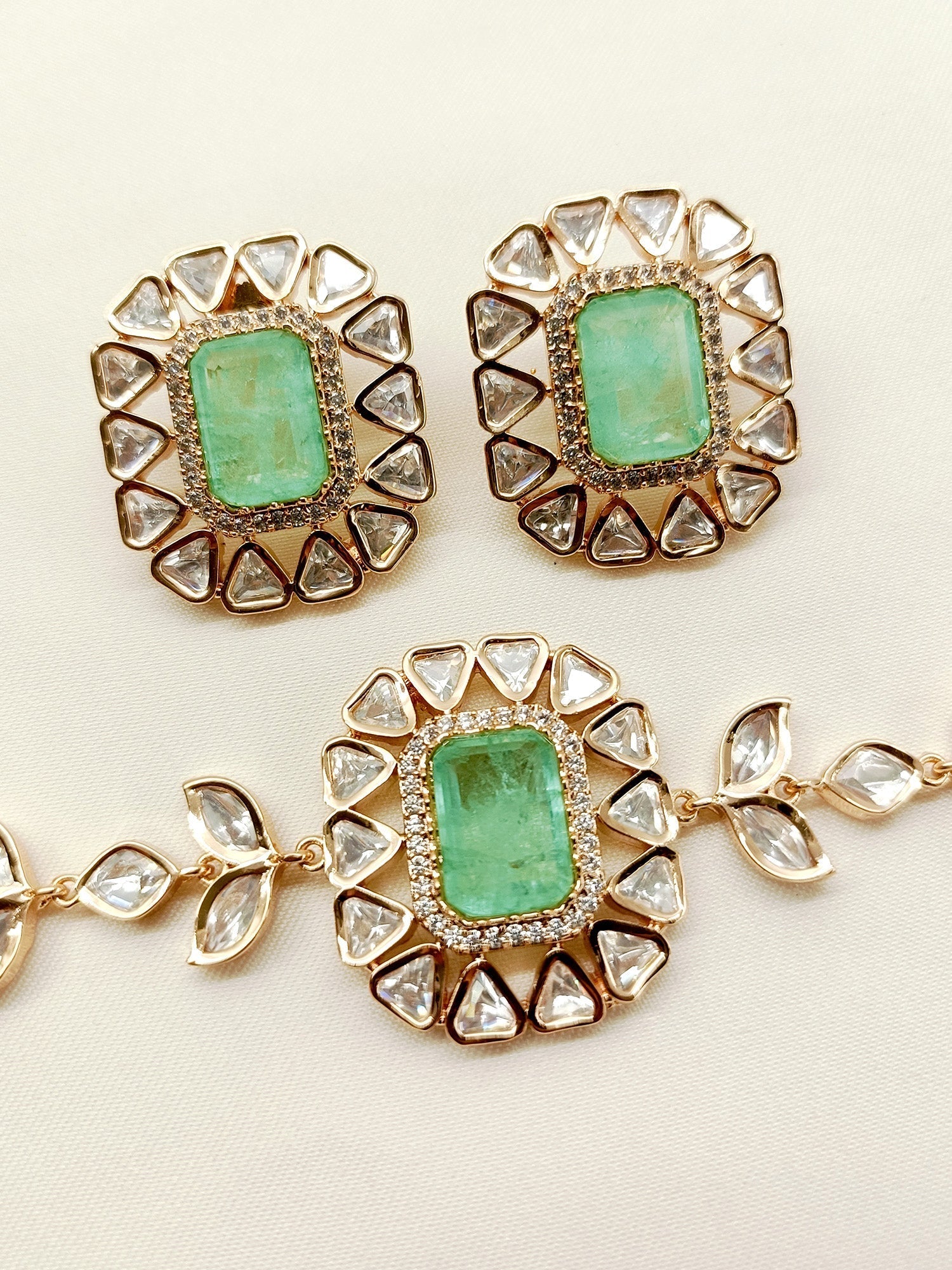 Exquisite Johi Mint Green Kundan Choker Set with Intricate Traditional Design