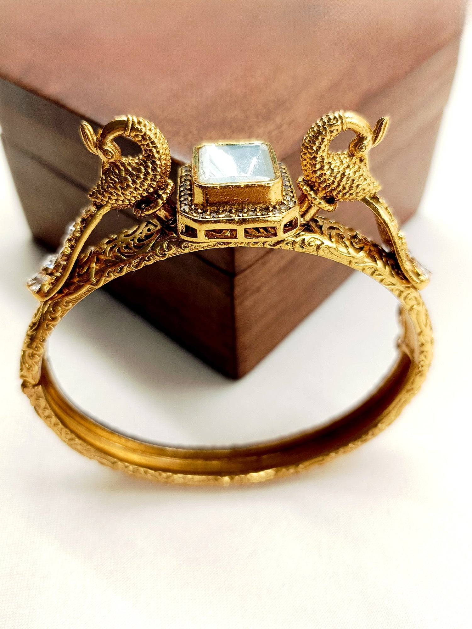 Kania White Kundan Kada - qivii