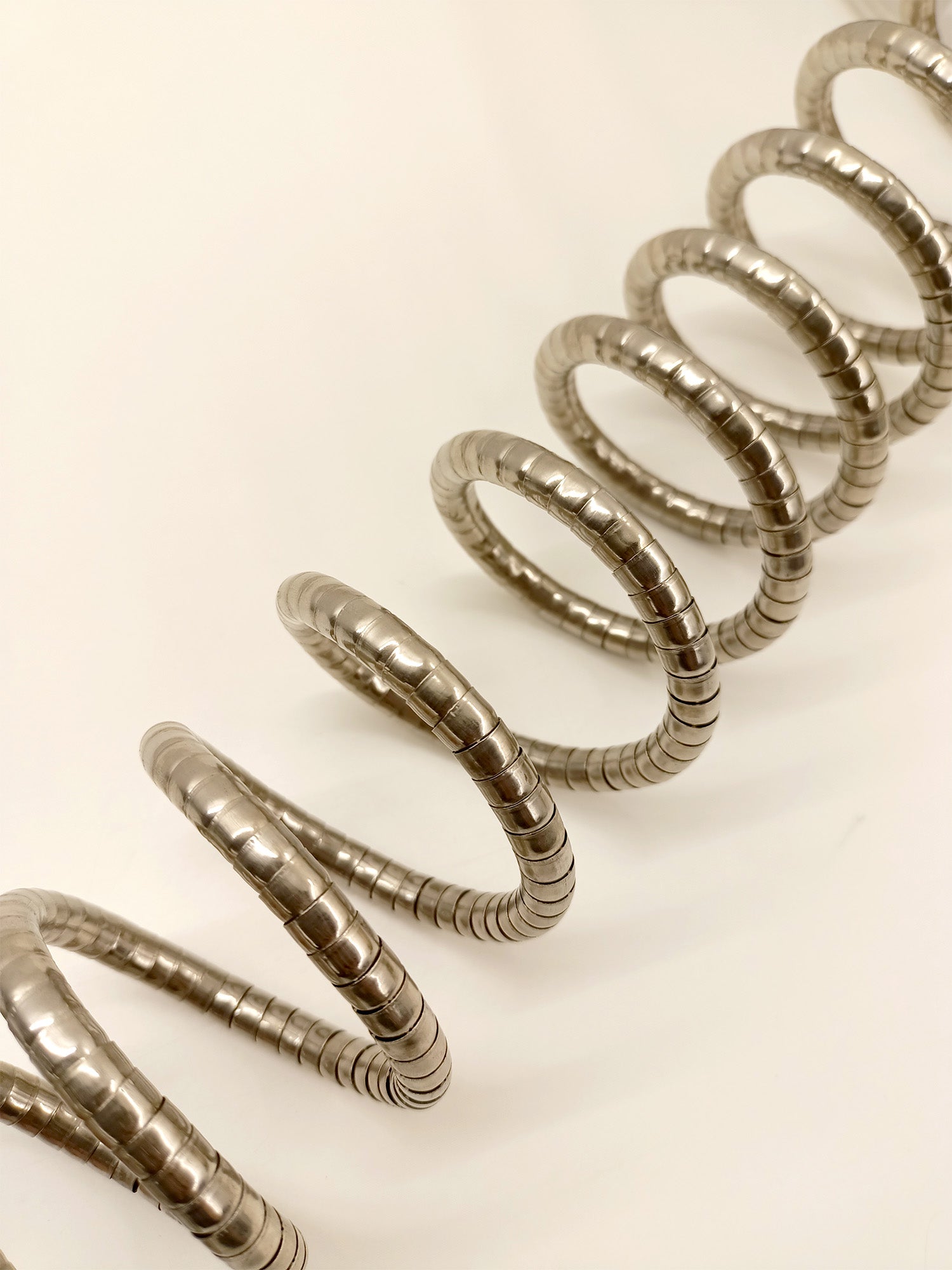 Geet Silver Spiral Handcuff - qivii